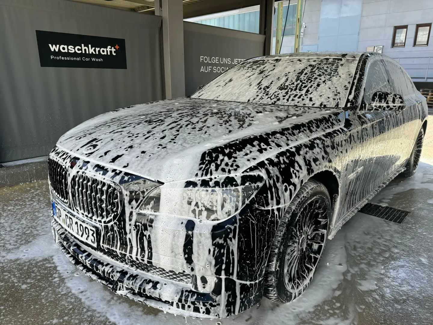 BMW 750 750i xDrive - 1
