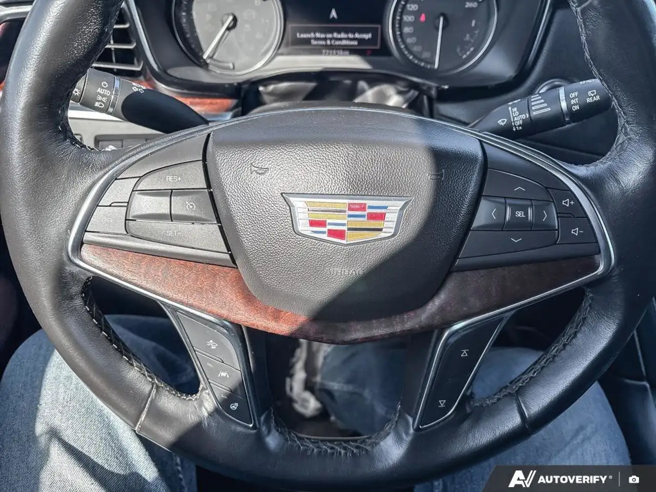Cadillac XT5 снимка Cadillac XT5