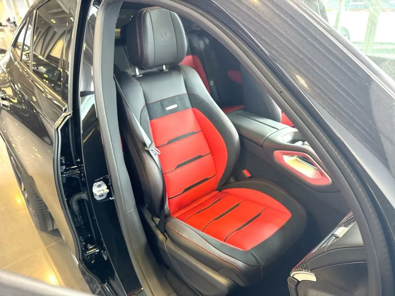 Mercedes-Benz GLE снимка Mercedes-Benz GLE