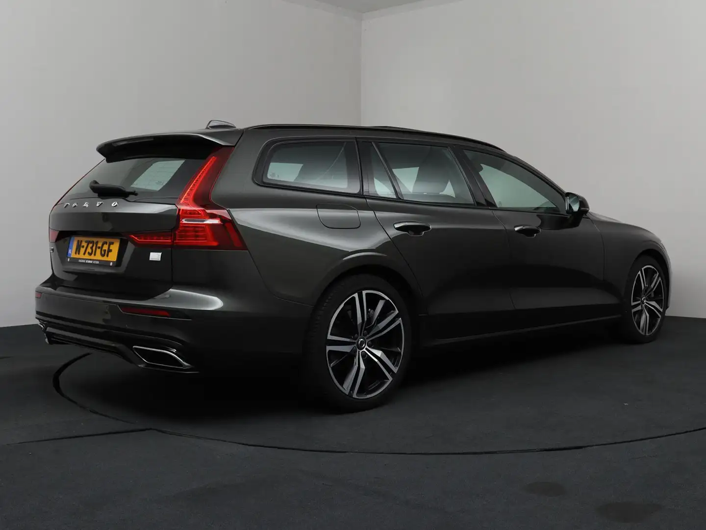 Volvo V60 2.0 T6 Recharge AWD R-Design | Panoramadak | Camer Gris - 2