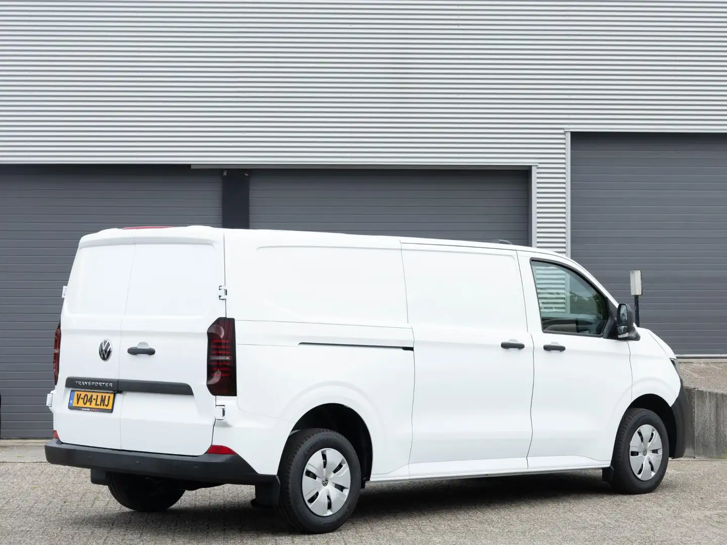 Volkswagen T7 Kastenwagen 2.0 TDI 150pk L2H1 Automaat | BPM-vrij | Trekhaak Alb - 2