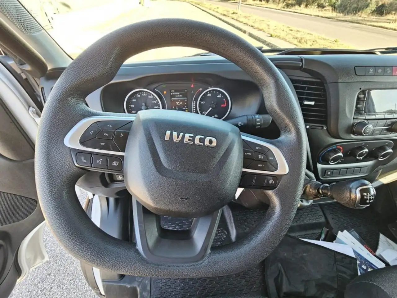 Iveco Daily 2023 — фото 15