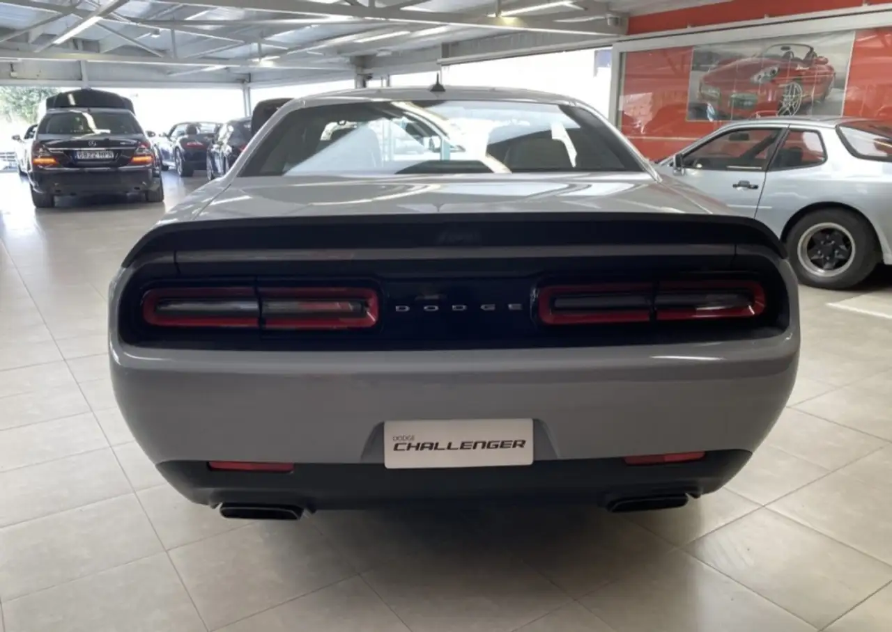 Dodge Challenger 2025 — фото 8