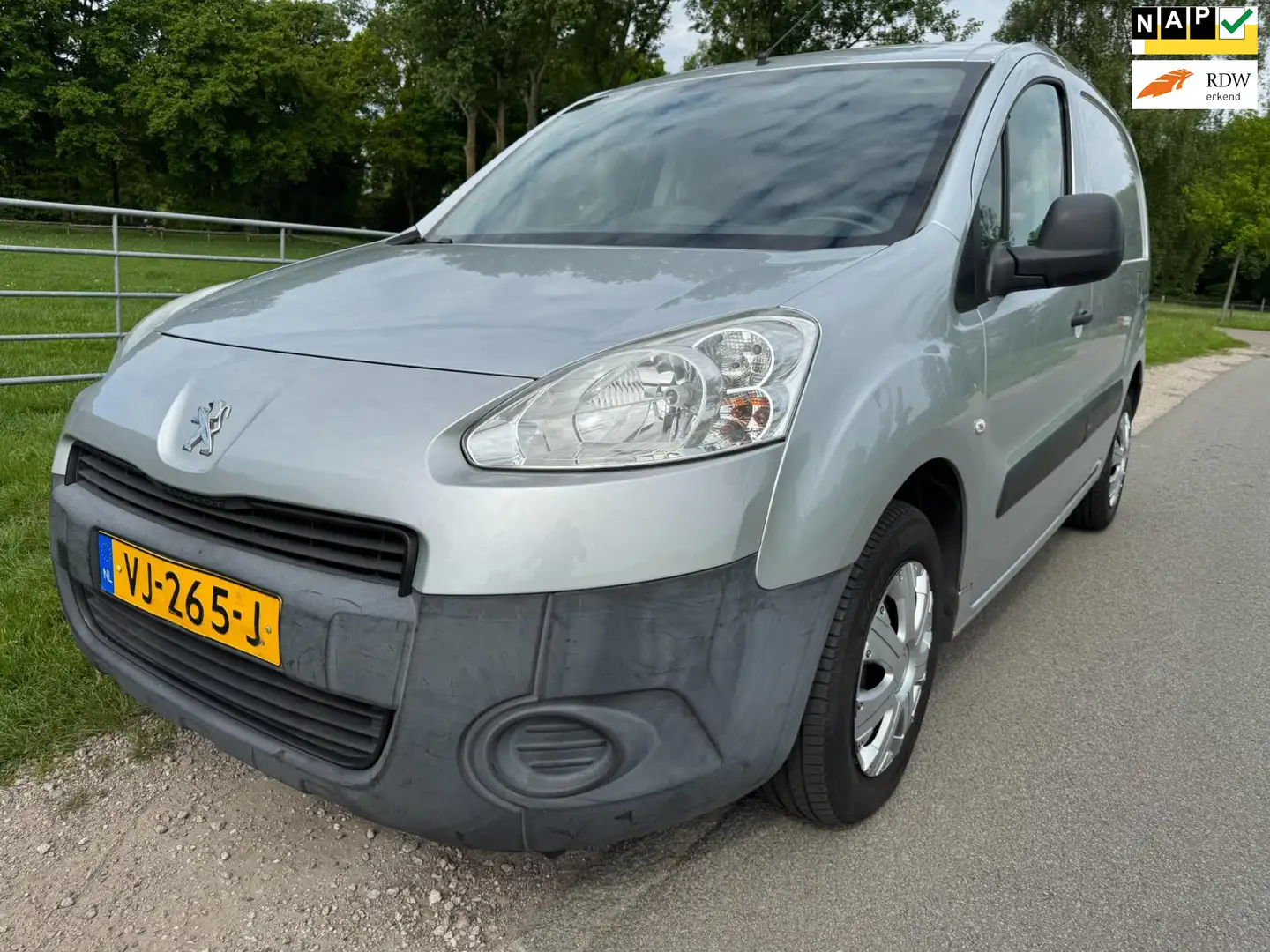 Peugeot Partner 120 1.6 e-HDI L1 XT Profit + dealer onderhouden, B Grijs - 1