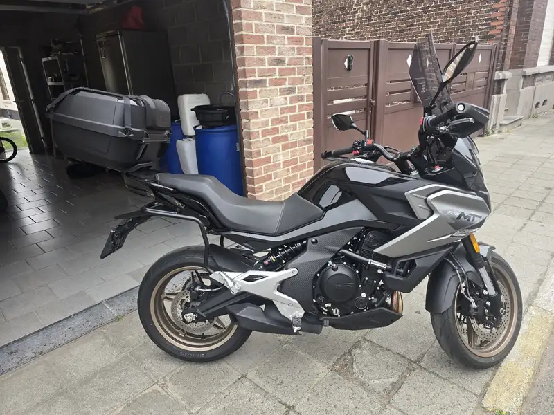 CFMOTO 700 MT