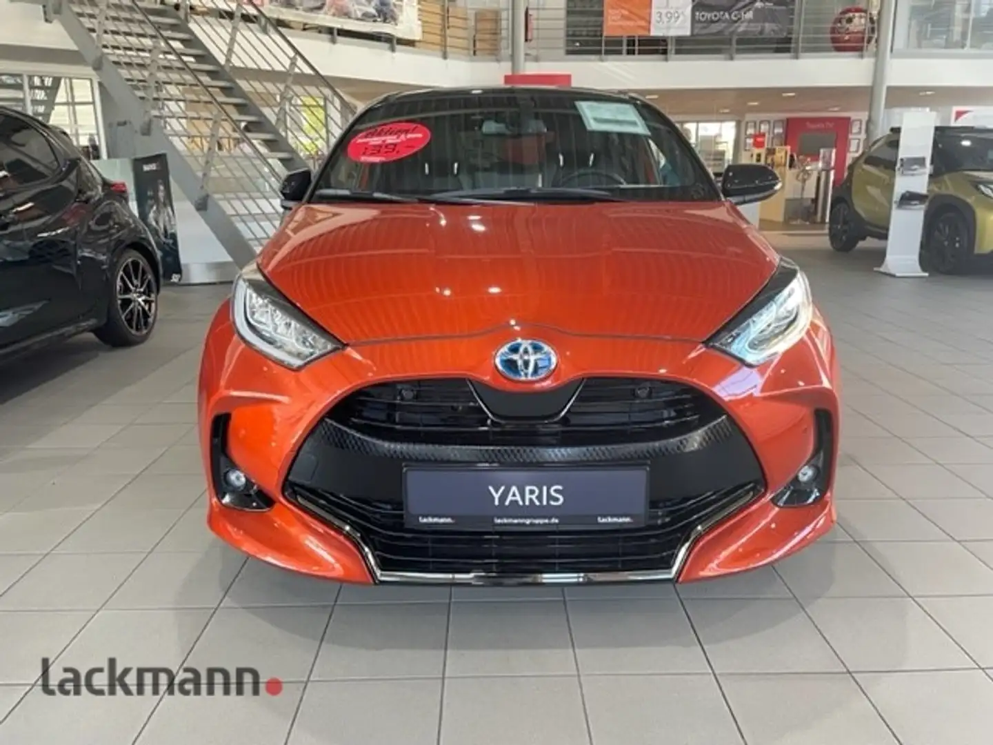 Toyota Yaris 1.5 Hybrid Style*Connect-Paket* Oranžová - 2