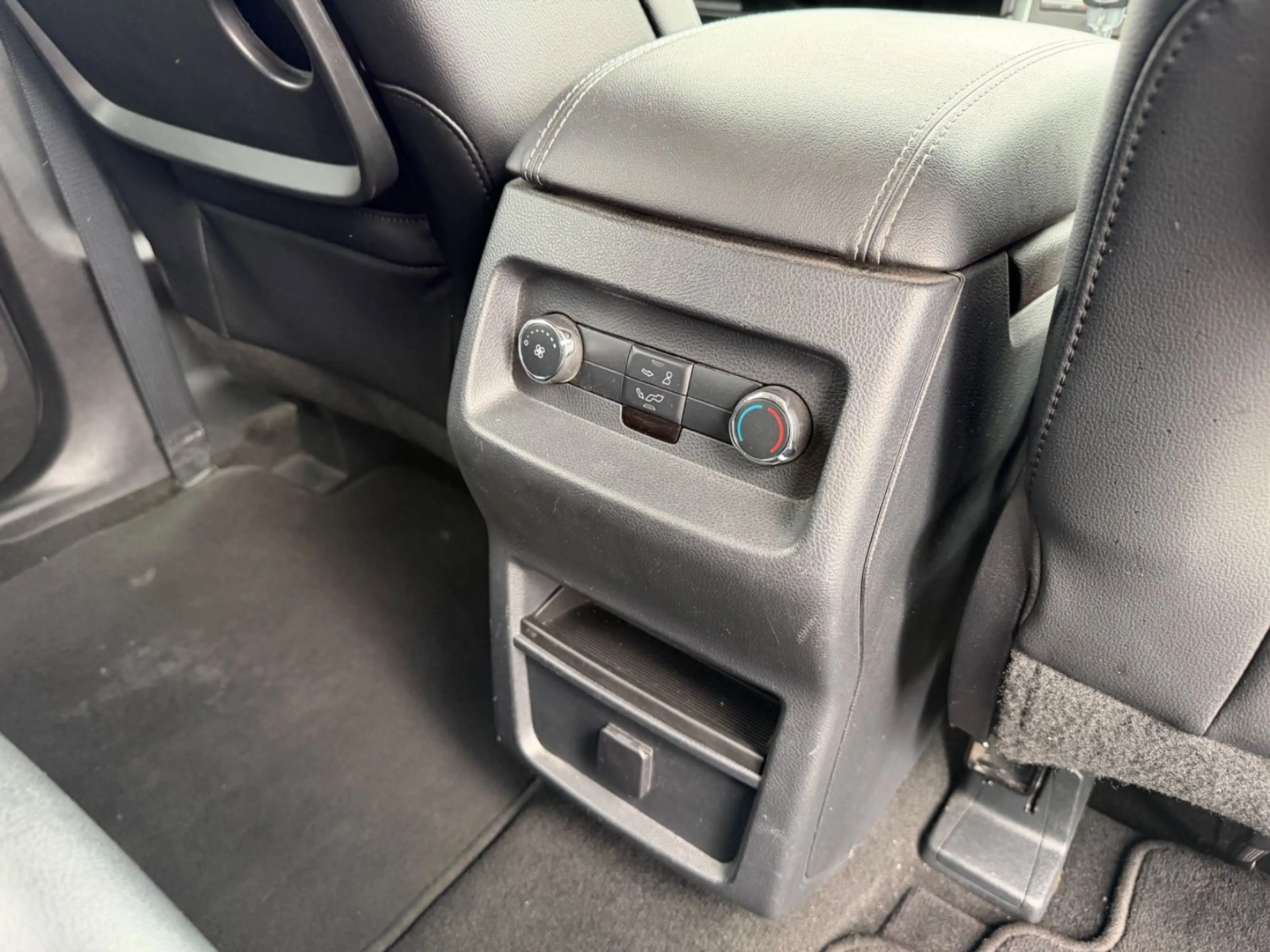 Ford S-Max Titanium Navi Xenon LED 7-Sitzer Kamera E6 — photo 13