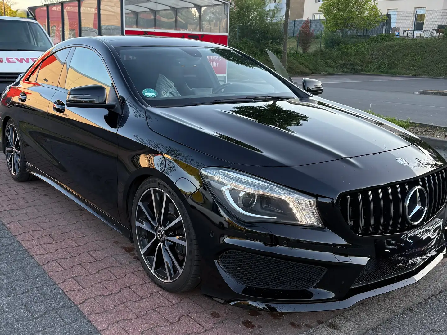 Mercedes-Benz CLA 220 CLA Diesel CDI 7G-DCT AMG Line Schwarz - 1