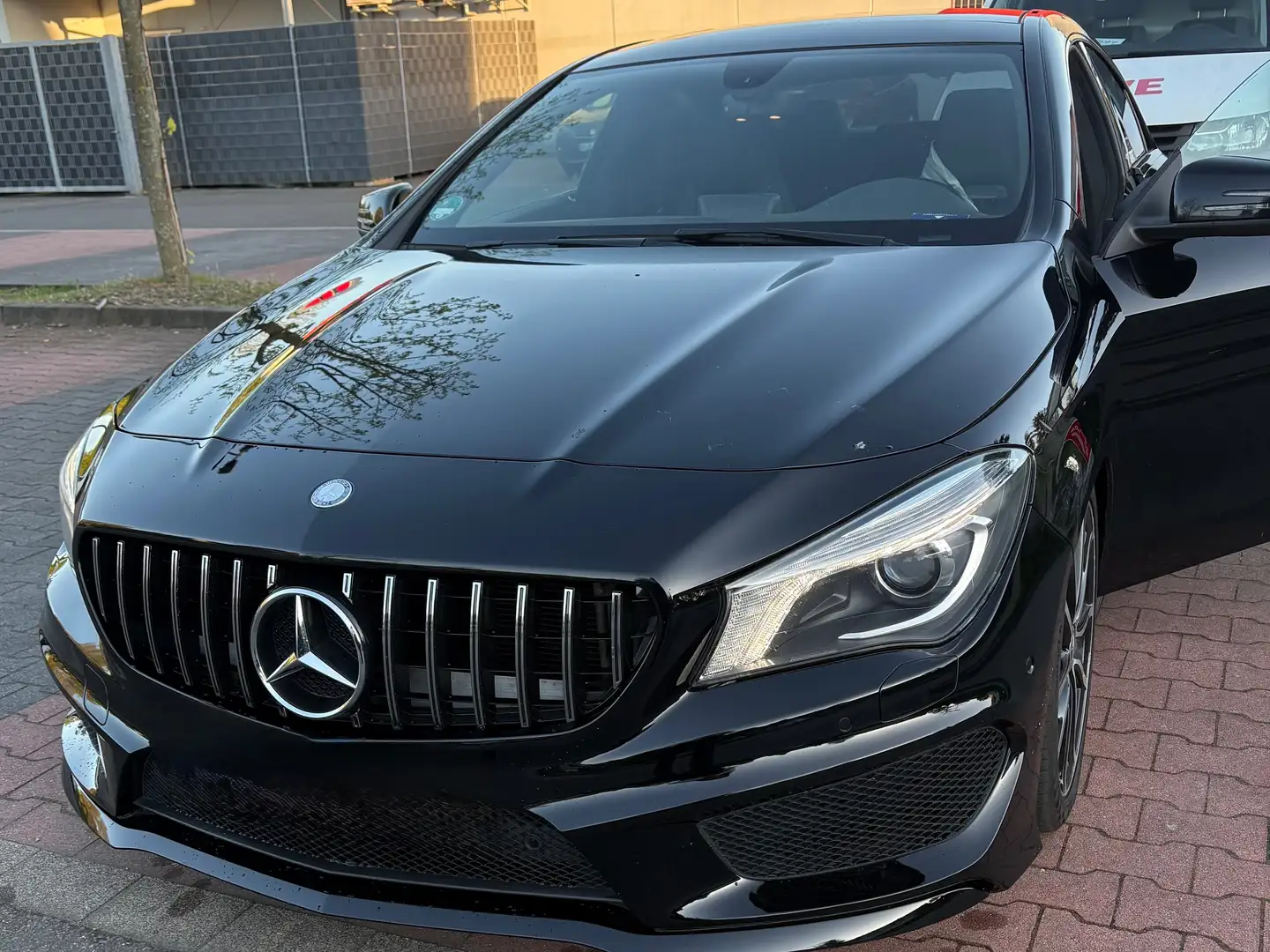 Mercedes-Benz CLA 220 CLA Diesel CDI 7G-DCT AMG Line Schwarz - 2