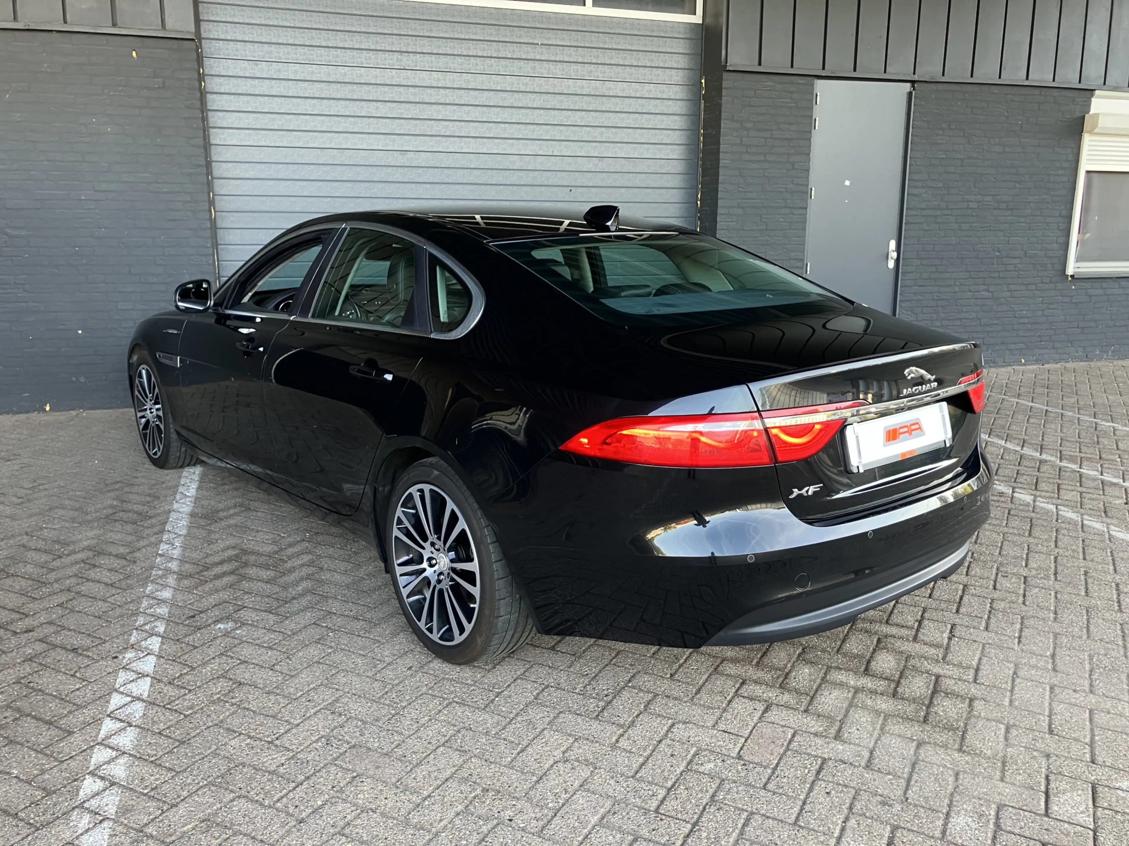 Jaguar XF 2.0d Pure XENON-LED-LEDER — photo 5
