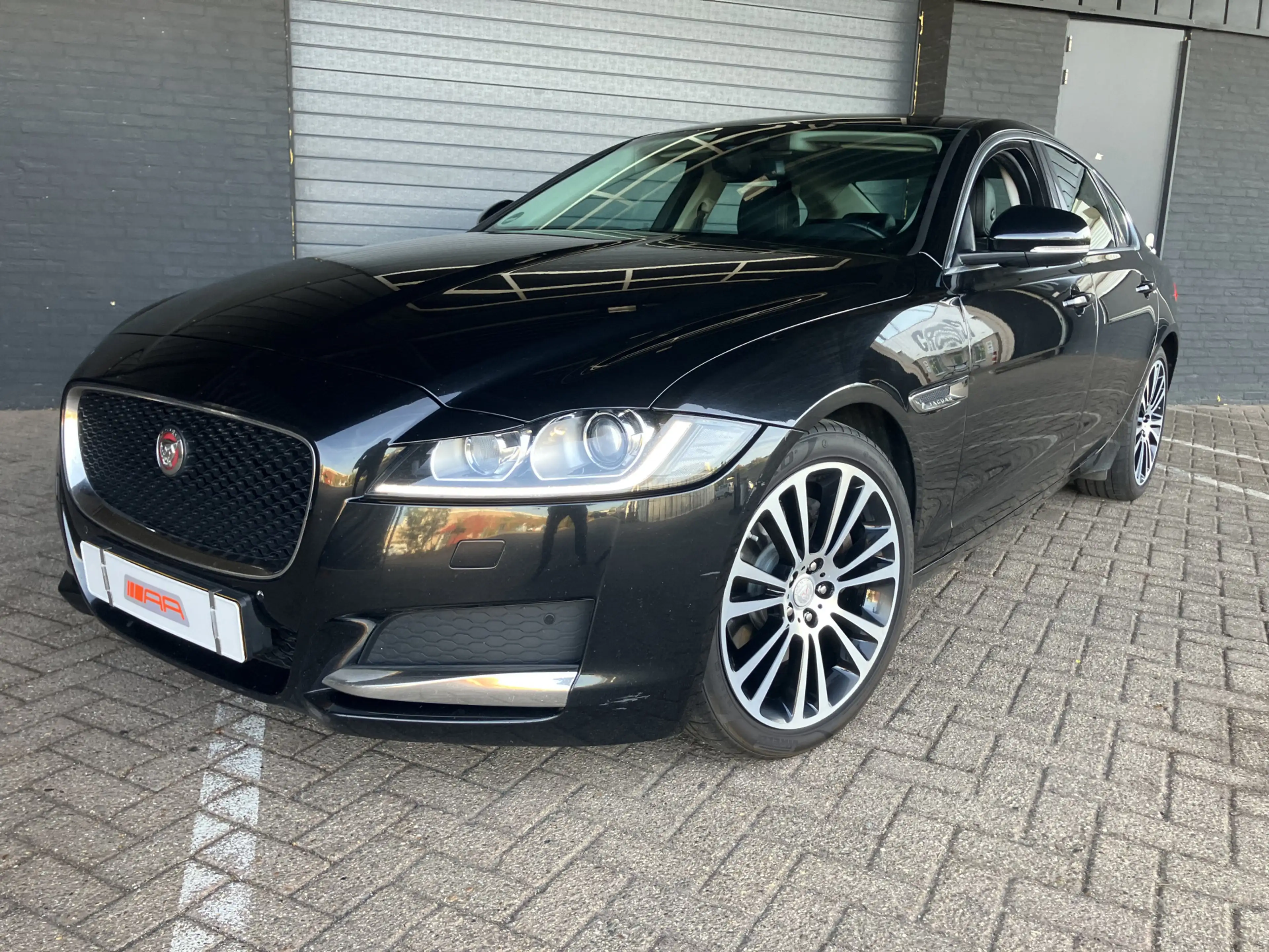 Jaguar XF 2.0d Pure XENON-LED-LEDER — photo 3