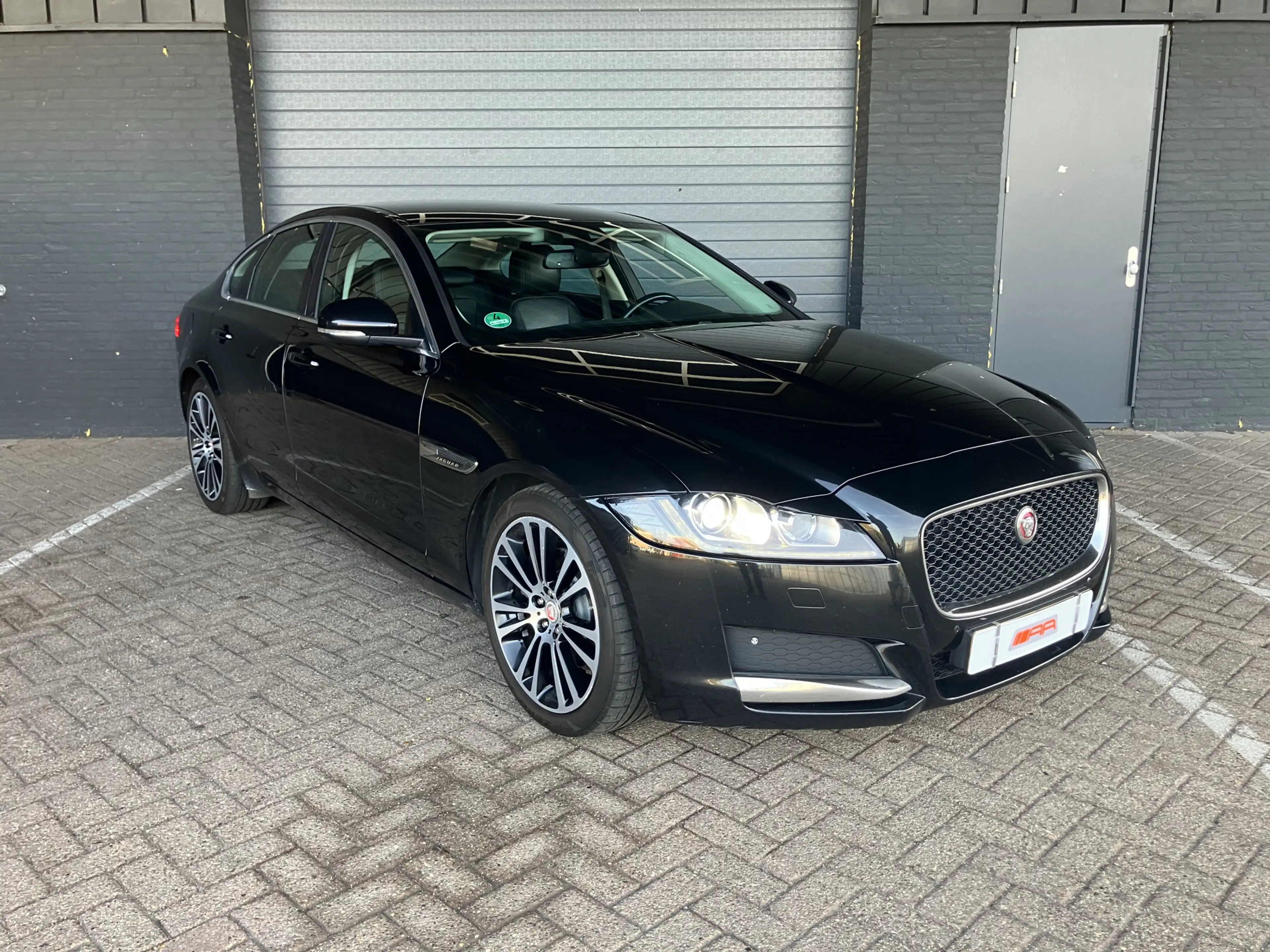 Jaguar XF 2.0d Pure XENON-LED-LEDER — photo 4