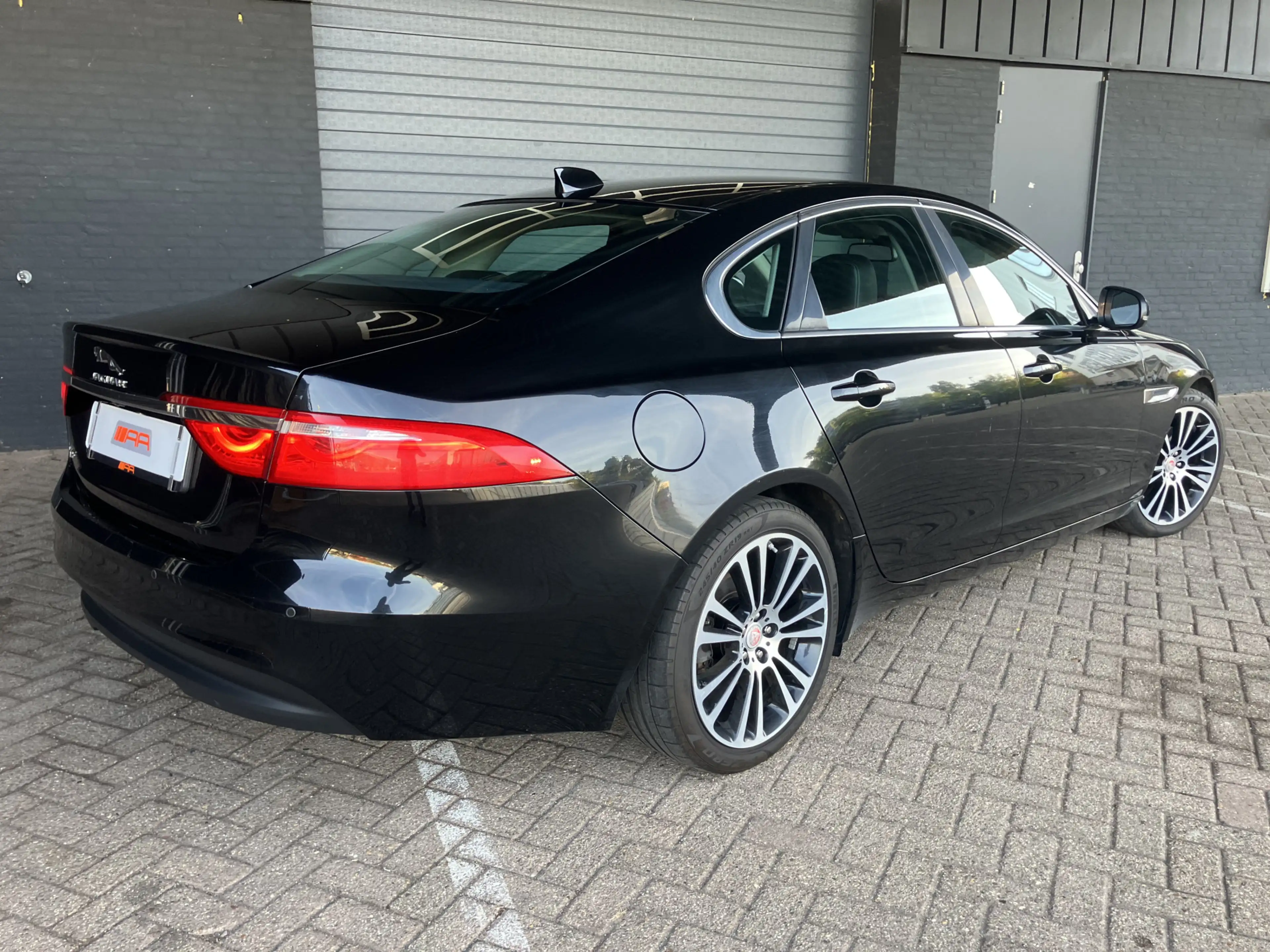 Jaguar XF 2.0d Pure XENON-LED-LEDER — photo 2