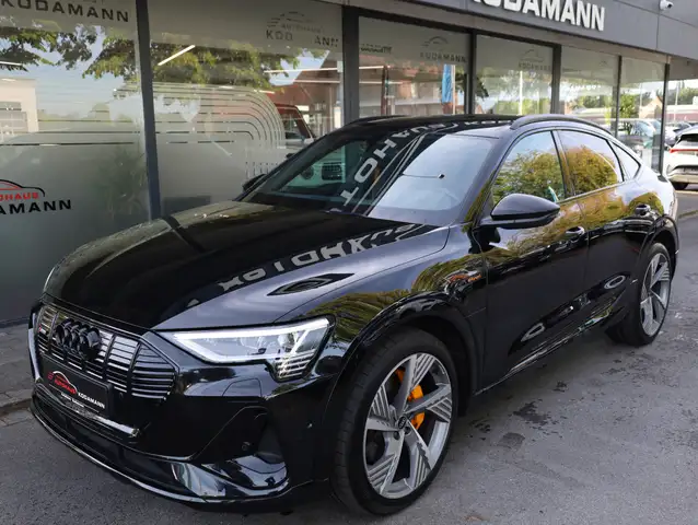 Audi E-Tron view 5