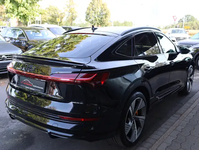 Audi E-Tron view 12