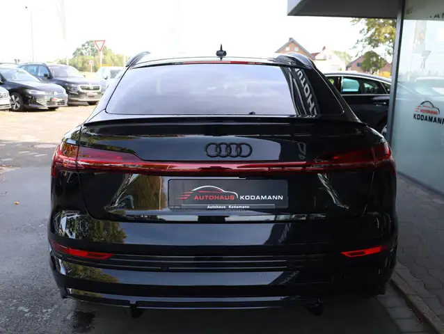 Audi E-Tron view 9