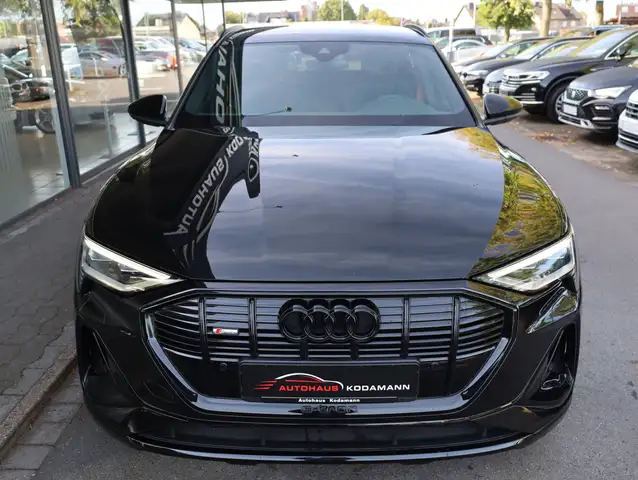 Audi E-Tron view 3