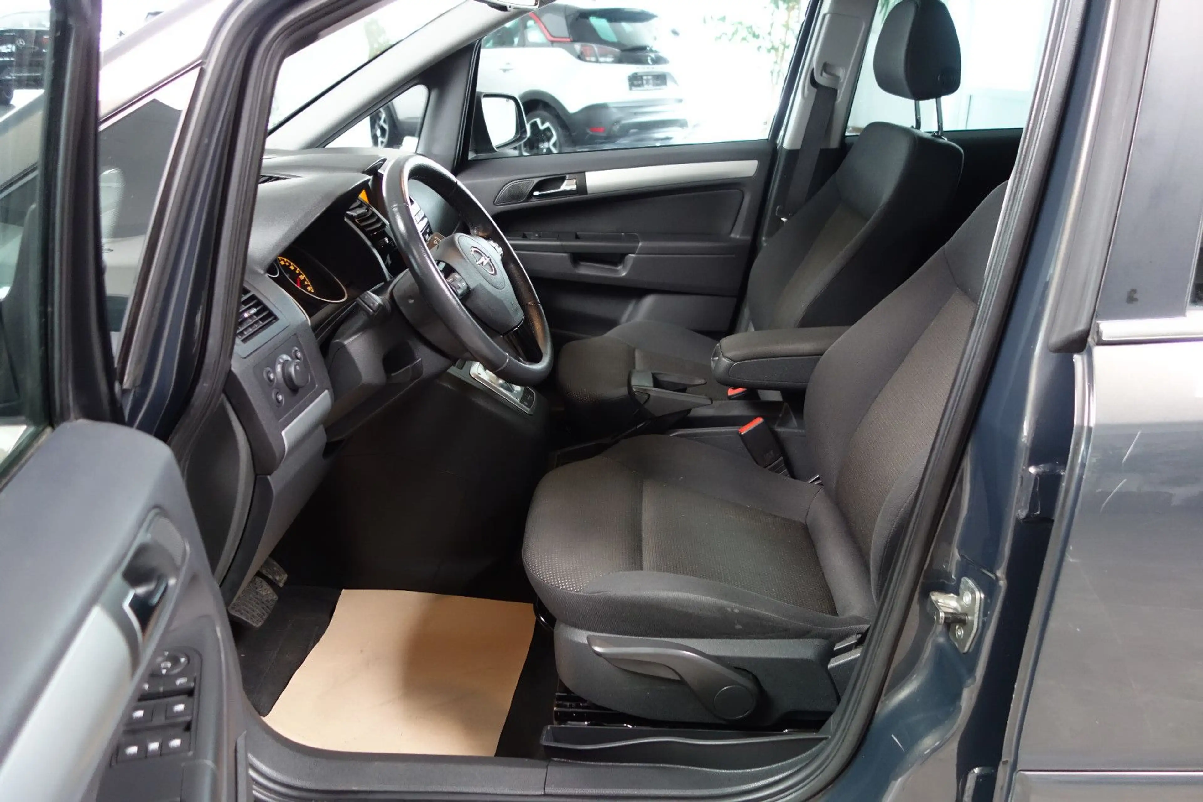 Opel Zafira B Family Plus Automatik/Klima/Xen/7-Sitze — photo 13