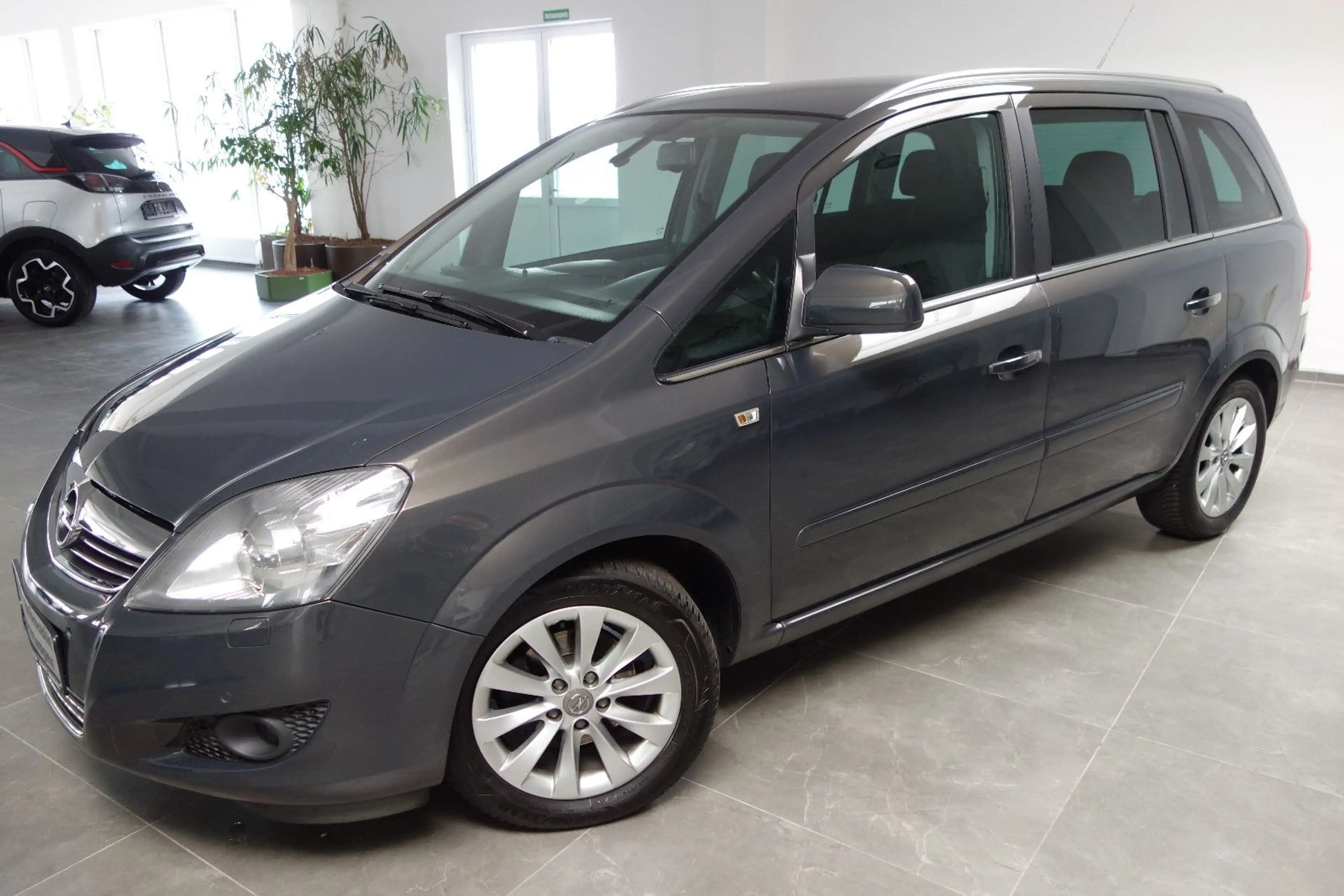 Opel Zafira B Family Plus Automatik/Klima/Xen/7-Sitze — photo 2