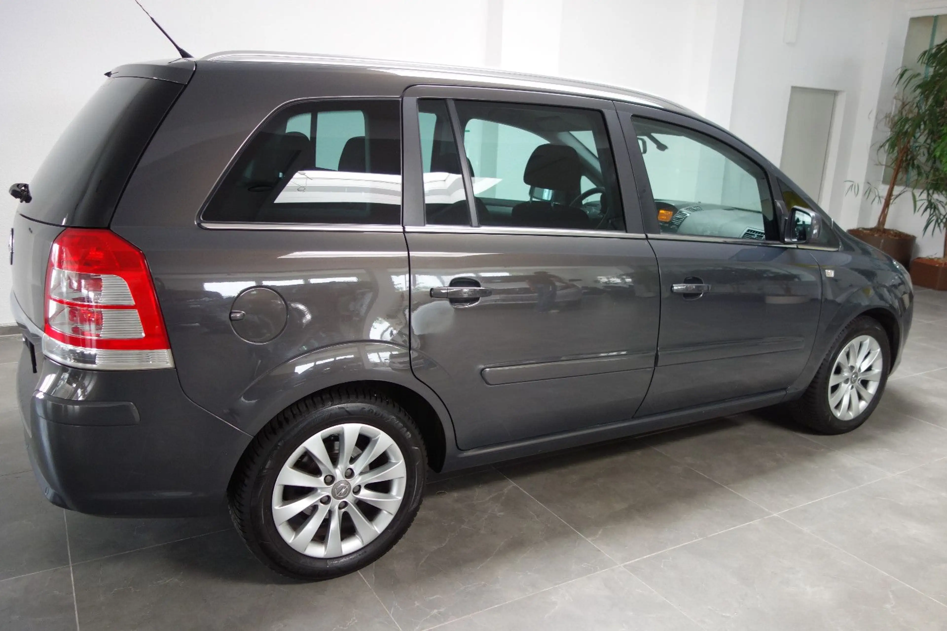 Opel Zafira B Family Plus Automatik/Klima/Xen/7-Sitze — photo 5