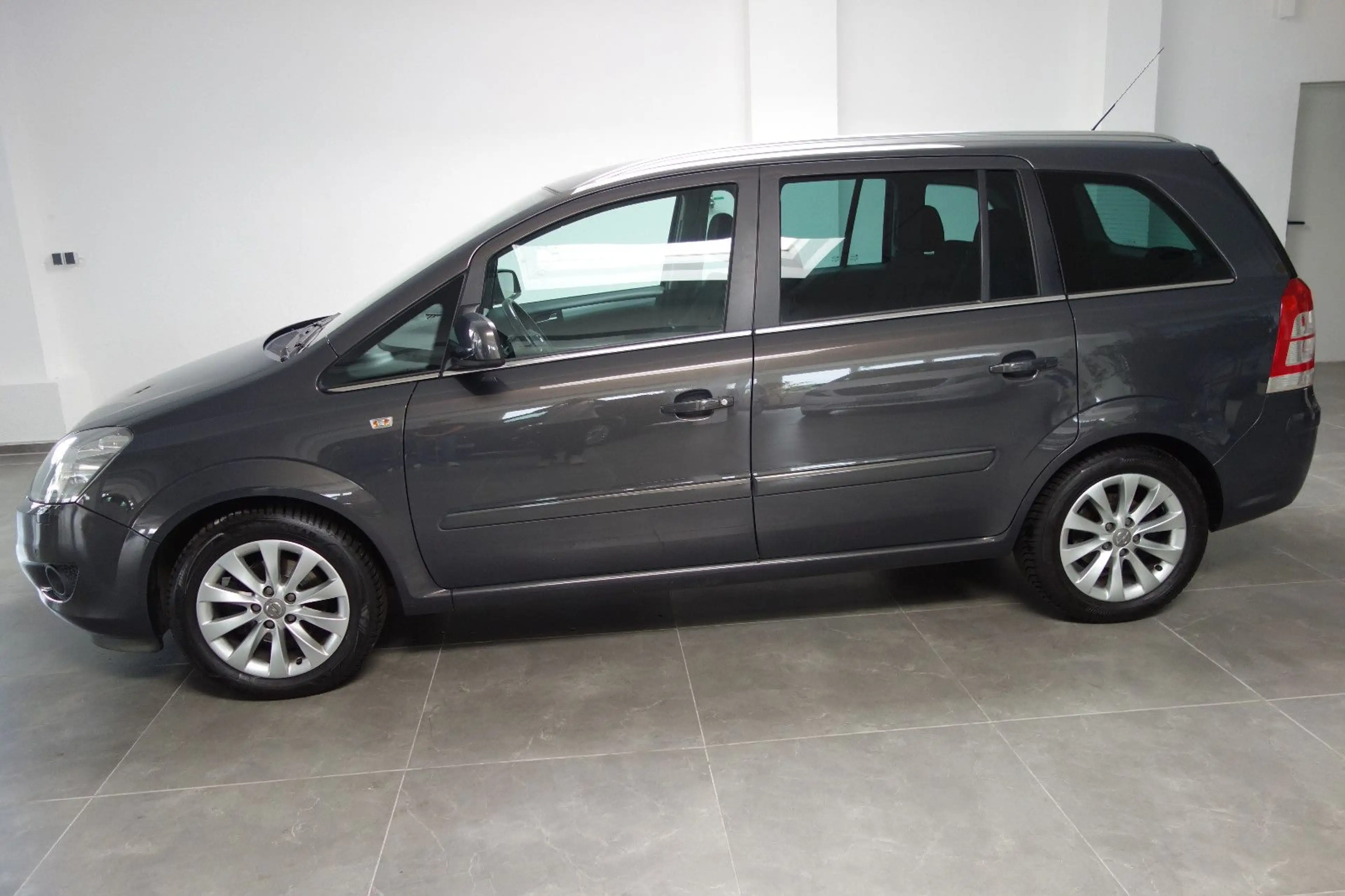 Opel Zafira B Family Plus Automatik/Klima/Xen/7-Sitze — photo 7