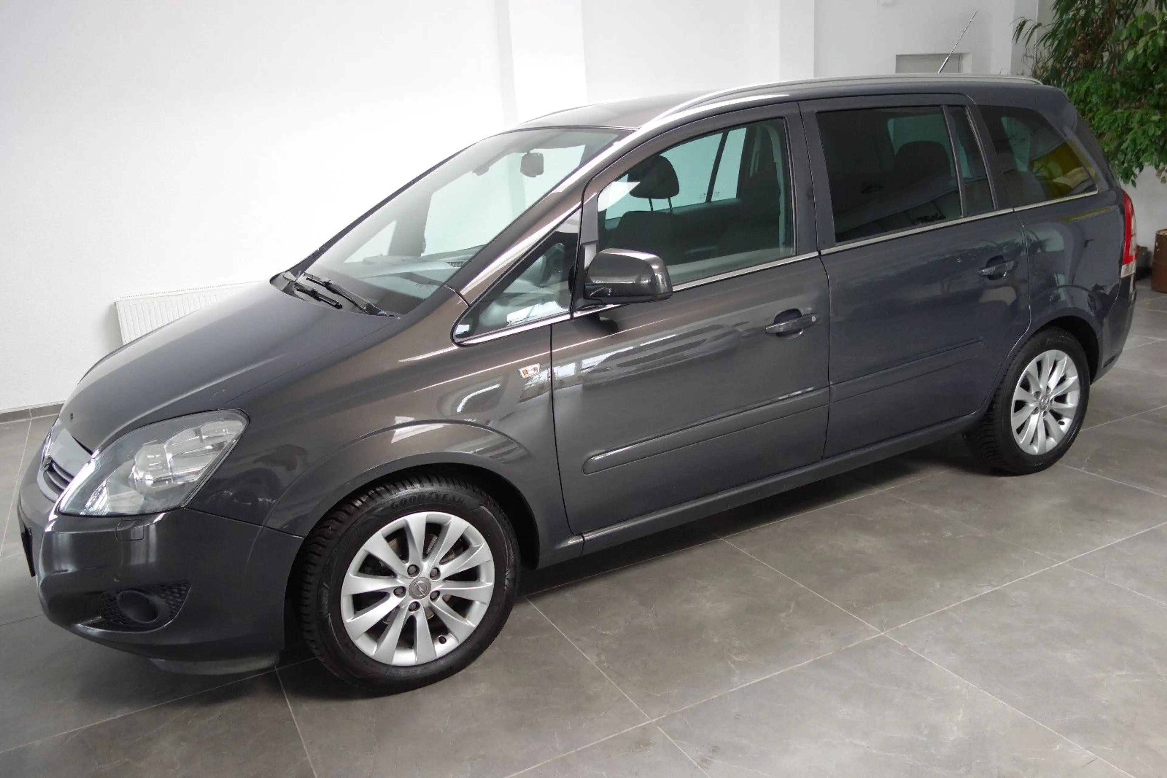 Opel Zafira B Family Plus Automatik/Klima/Xen/7-Sitze — photo 3