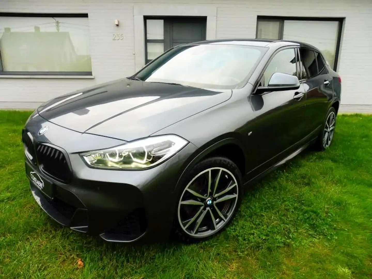 BMW X2 1.5iA sDrive18 M-Pack Leder/KeyLess/LED/Navi/19"M Grijs - 1