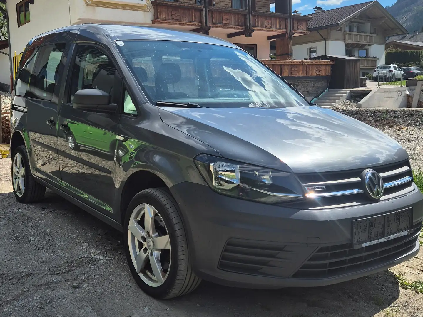 Volkswagen Caddy Kombi 2,0 TDI 4MOTION Grau - 2
