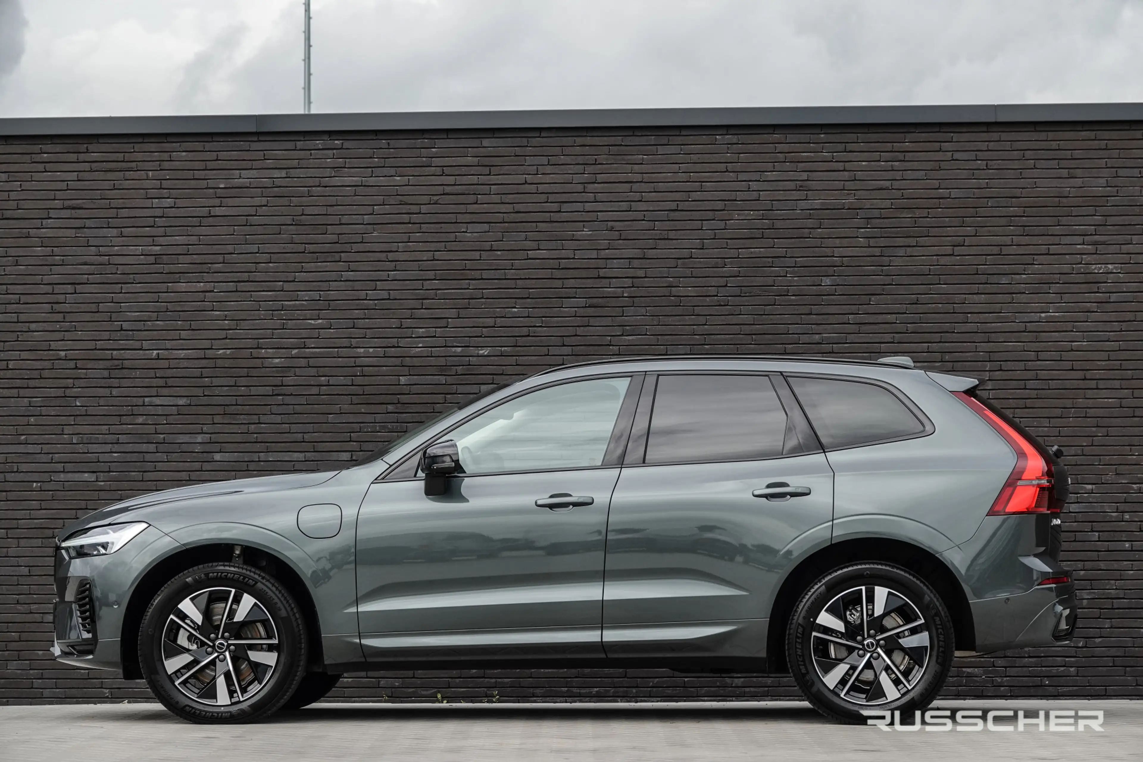 Volvo XC60 2.0 T8 456Pk | Plug-in hybrid | Plus Dark | AWD | — photo 4