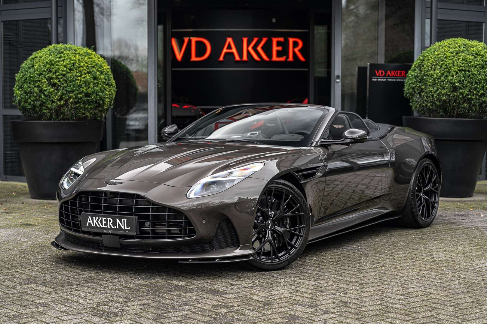 Aston Martin DB12 Volante V8 -  - Joinsteer - #1