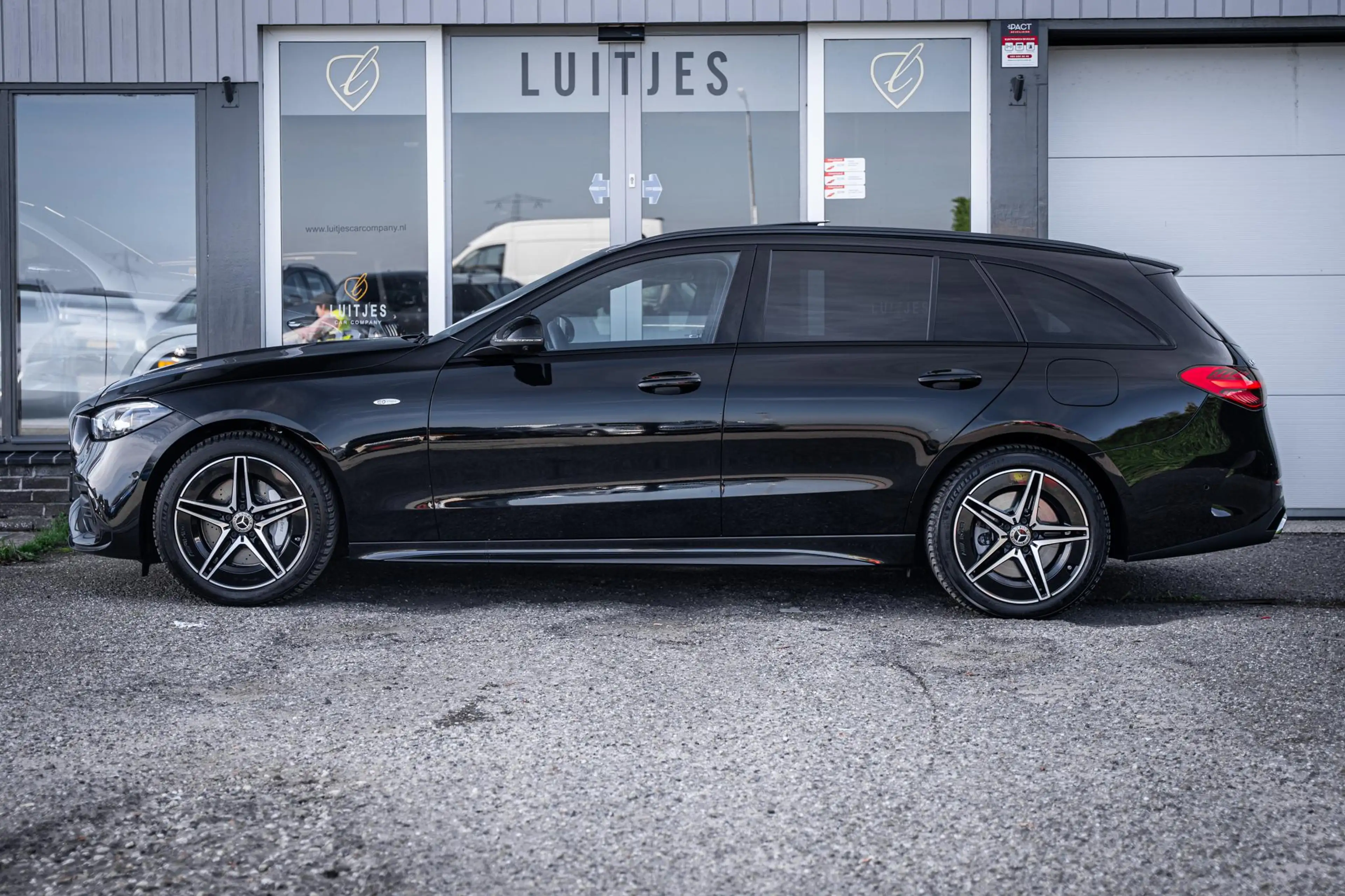 Mercedes-Benz C 300 Estate 300e AMG-Line Plus Fabrieksgarantie|Pano-da — photo 17