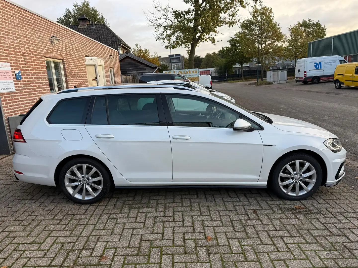 Volkswagen Golf Variant 1.5 TSI Highline R-line DSG Panoramadak navigatie Blanc - 2