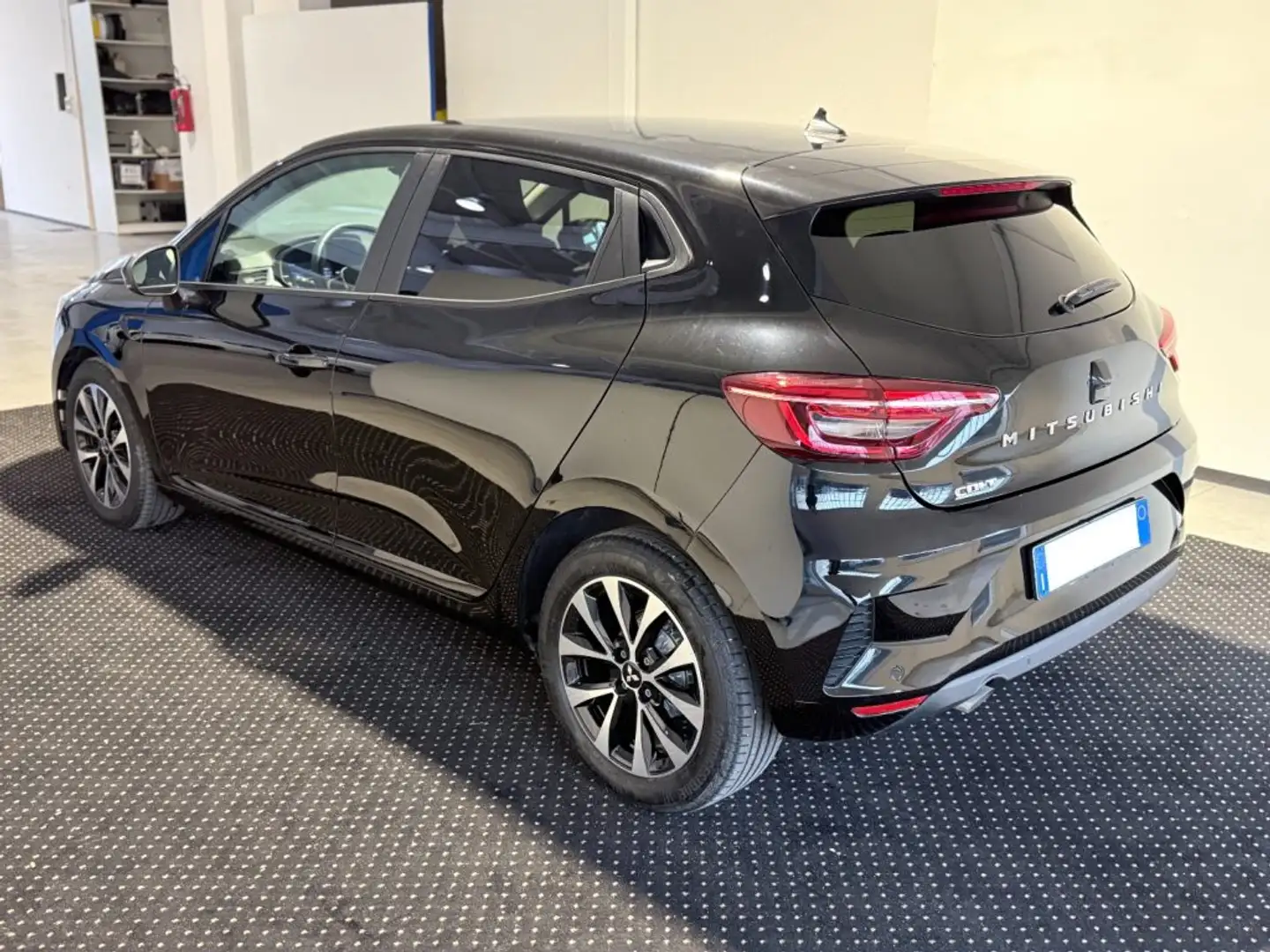 Mitsubishi Colt 1.0L turbo 90 CV Invite - PROMO Schwarz - 2