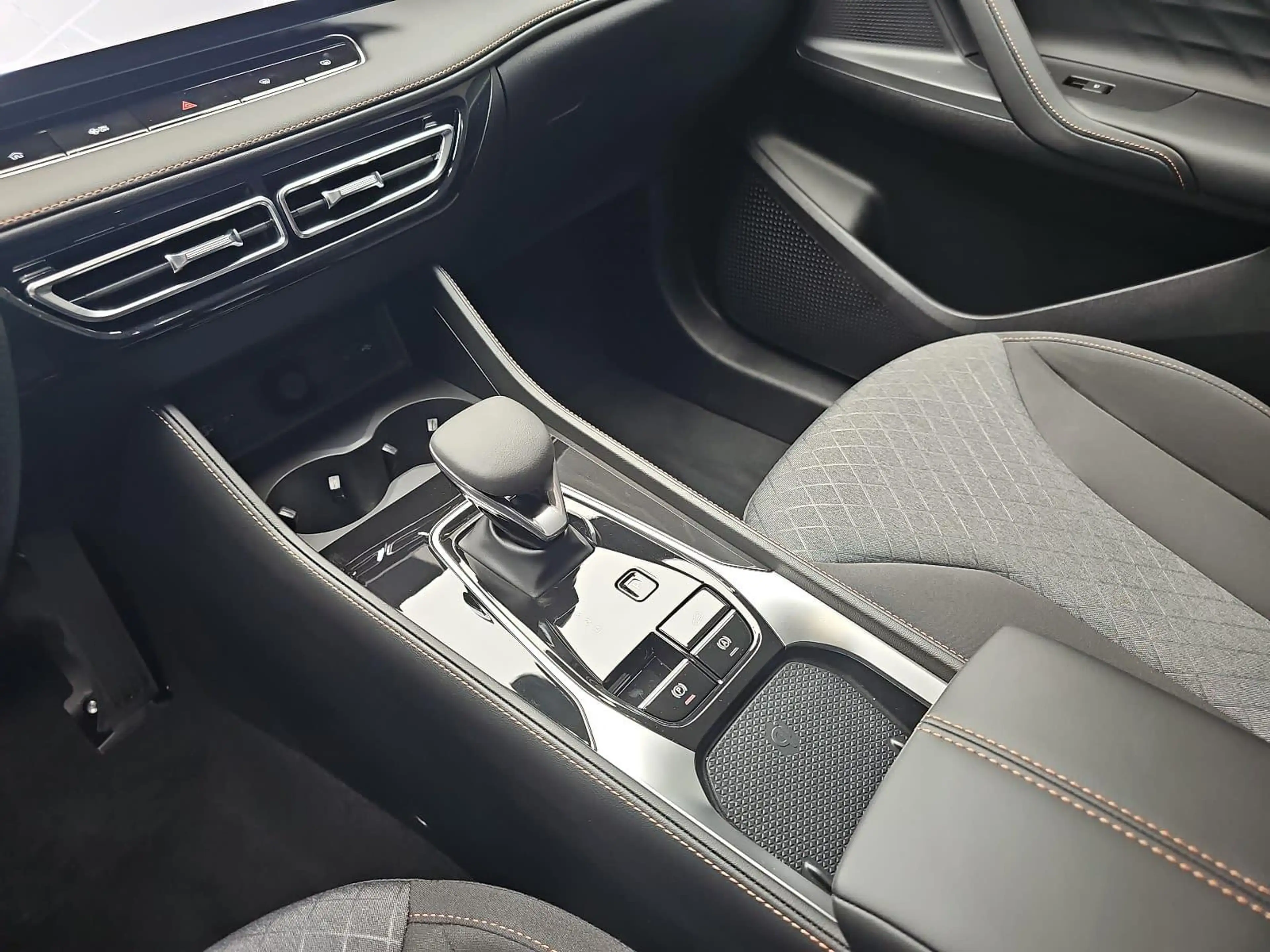 MG HS HS 1.5 PLUG-IN-HYBRID MY25.5 COMFORT NAVI LED-LICH — photo 13
