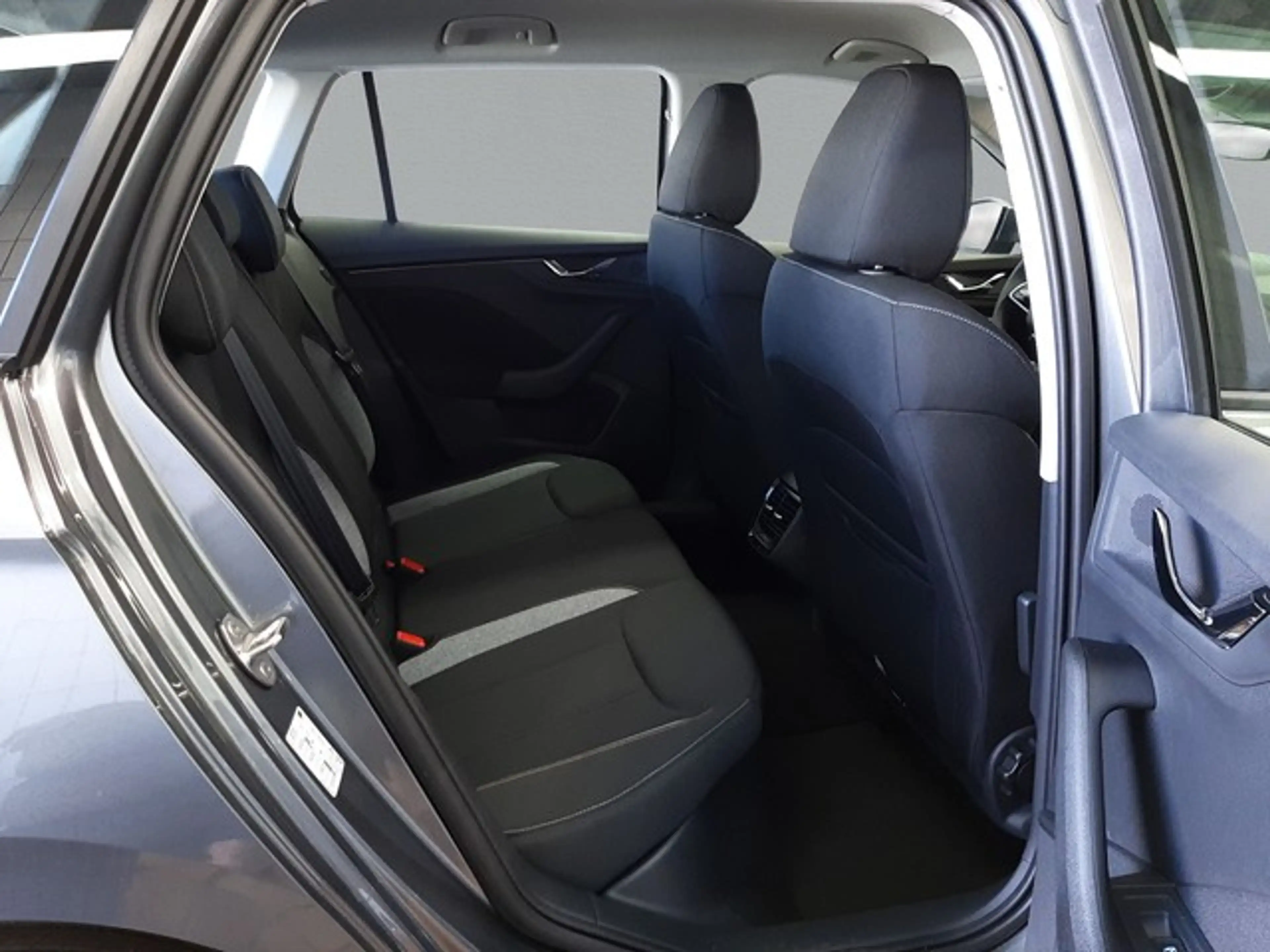 Skoda Kamiq Selection 1.0TSI DSG AHK SitzHz LenkHz — photo 8