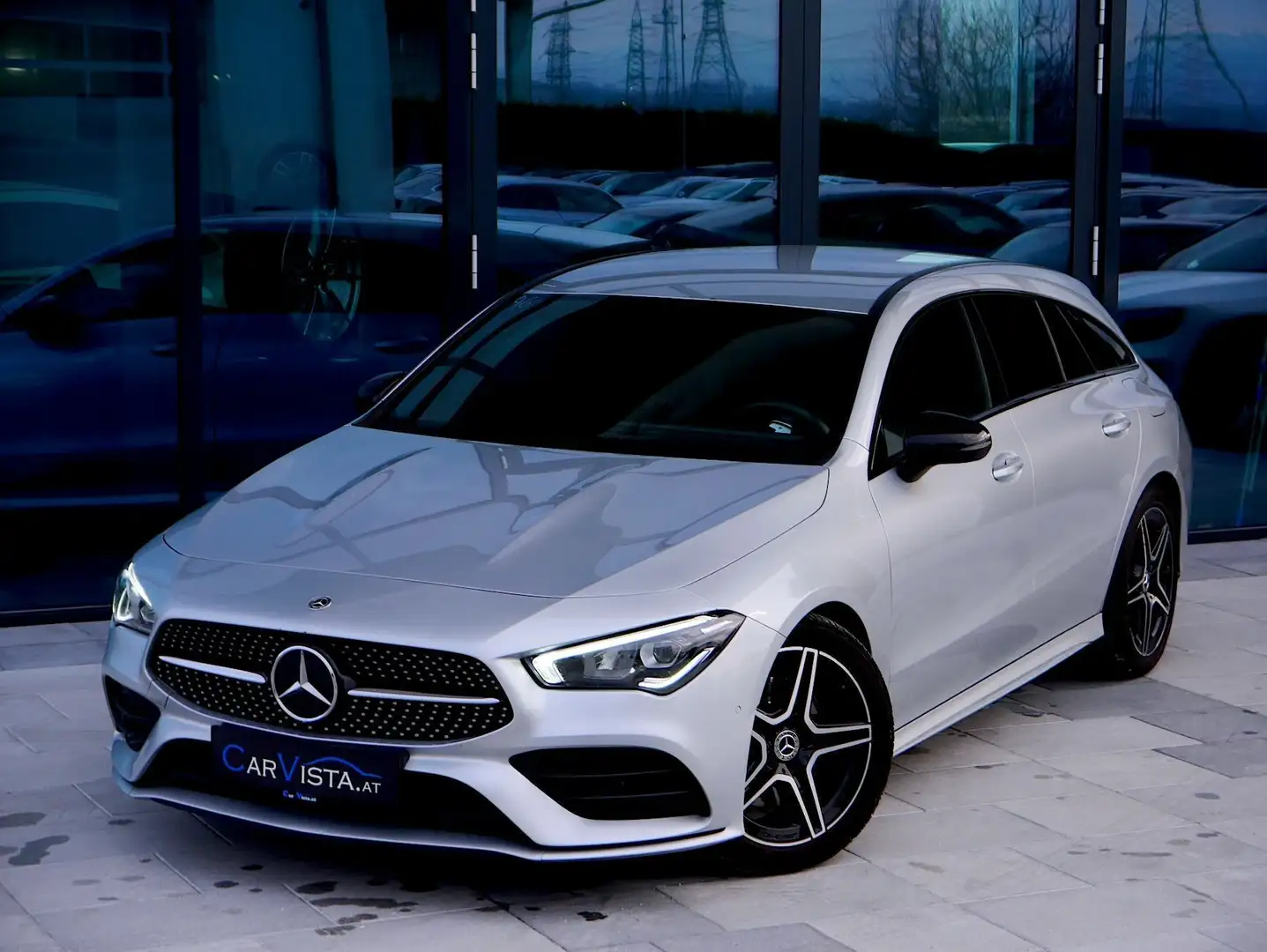 Mercedes-Benz CLA 200 d  Shooting Break AMG Line Aut. Silber - 2