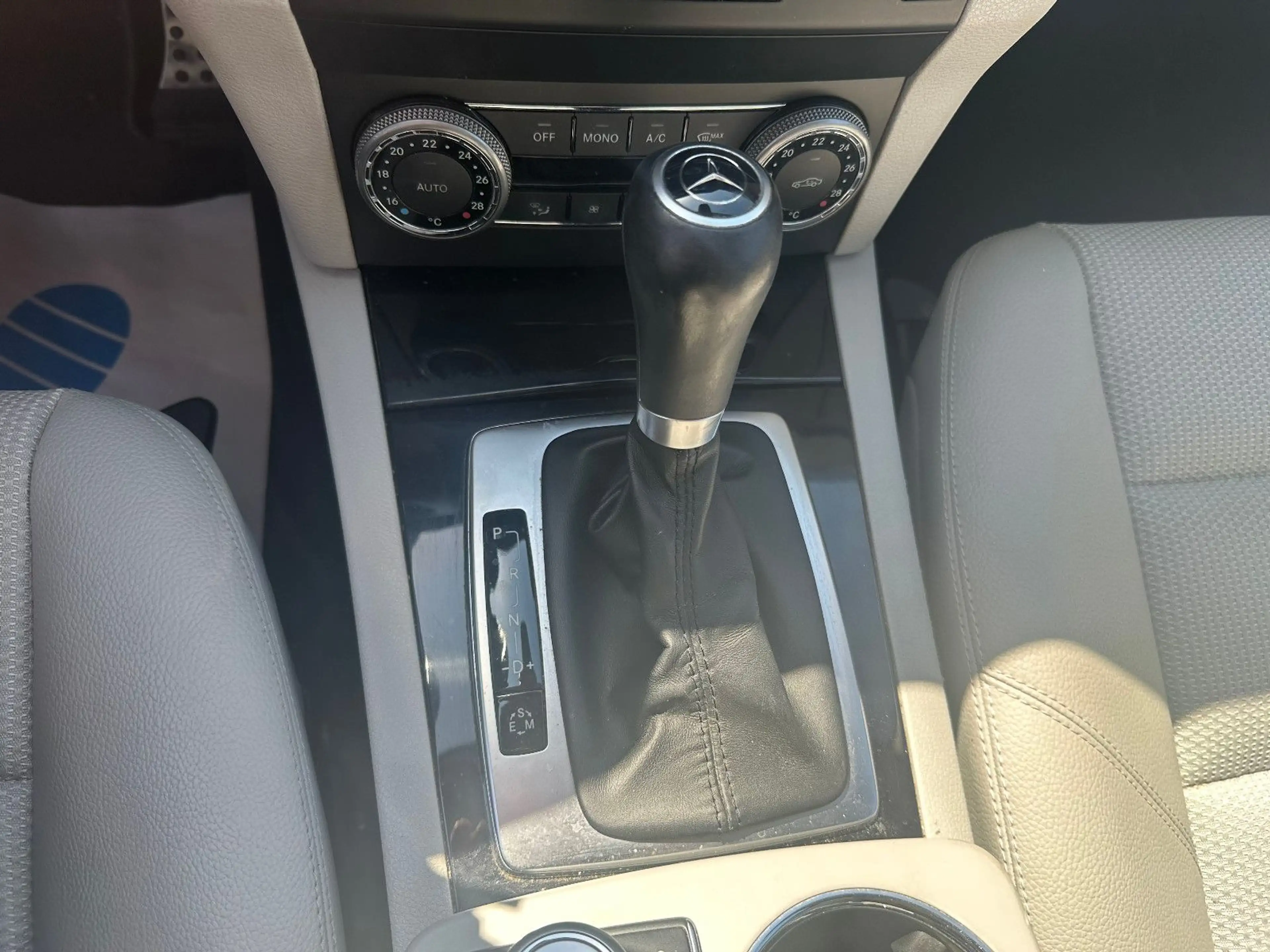 Mercedes-Benz GLK 350 CDI 4Matic*PANORAMA*NAVI*TEILLEDER*PDC* — photo 15