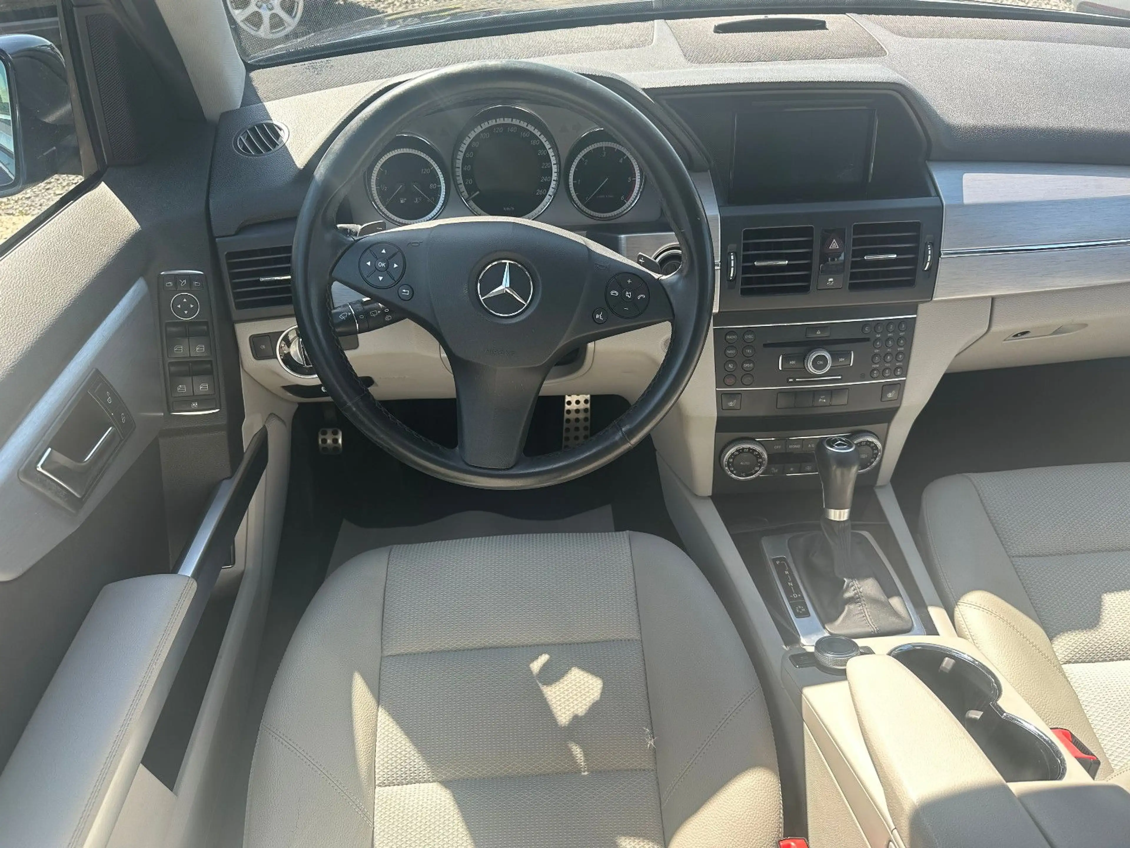 Mercedes-Benz GLK 350 CDI 4Matic*PANORAMA*NAVI*TEILLEDER*PDC* — photo 9