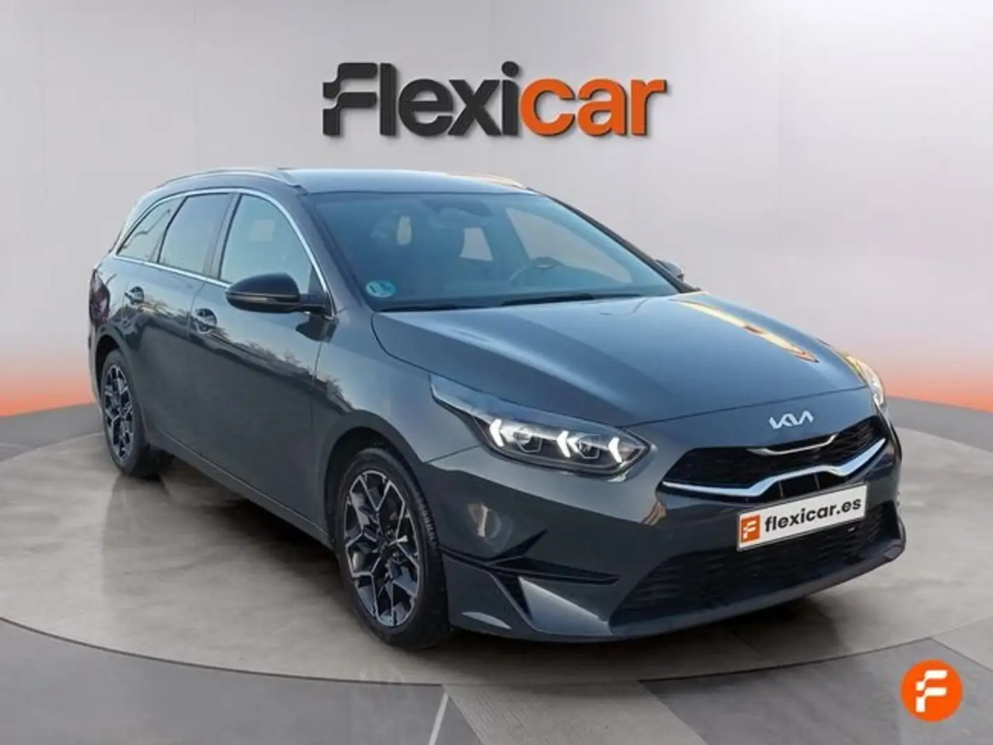 Kia Tourer 1.0 MHEV 74kW Style Edition DCT Gris - 2