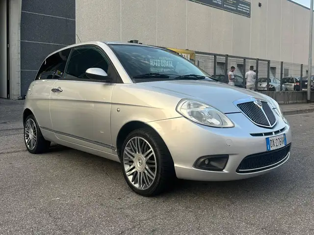 Lancia Ypsilon