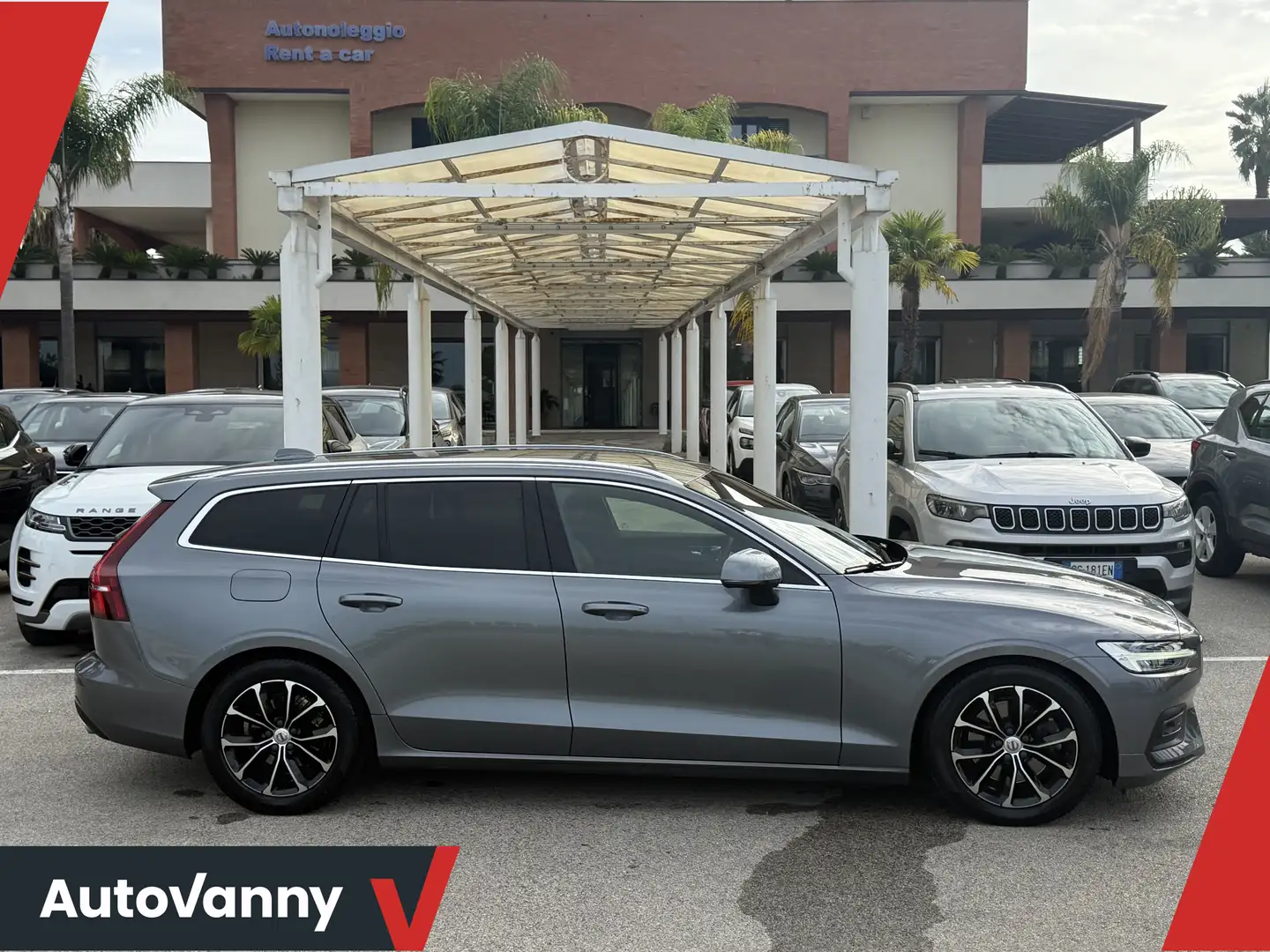 Volvo V60 2.0 d4 Momentum geartronic Grigio - 1