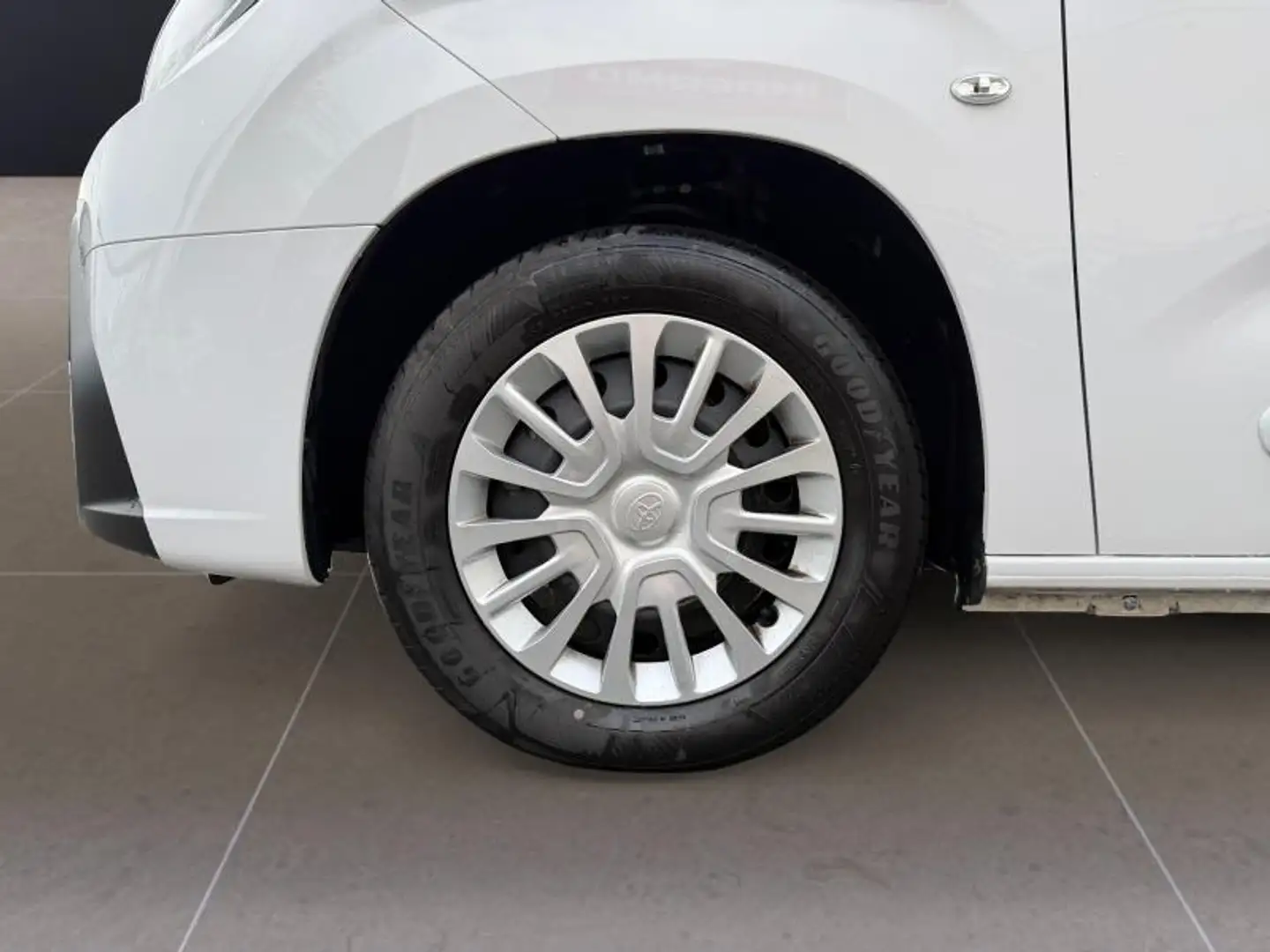 Toyota Verso Shuttle GP 5pl Wit - 2