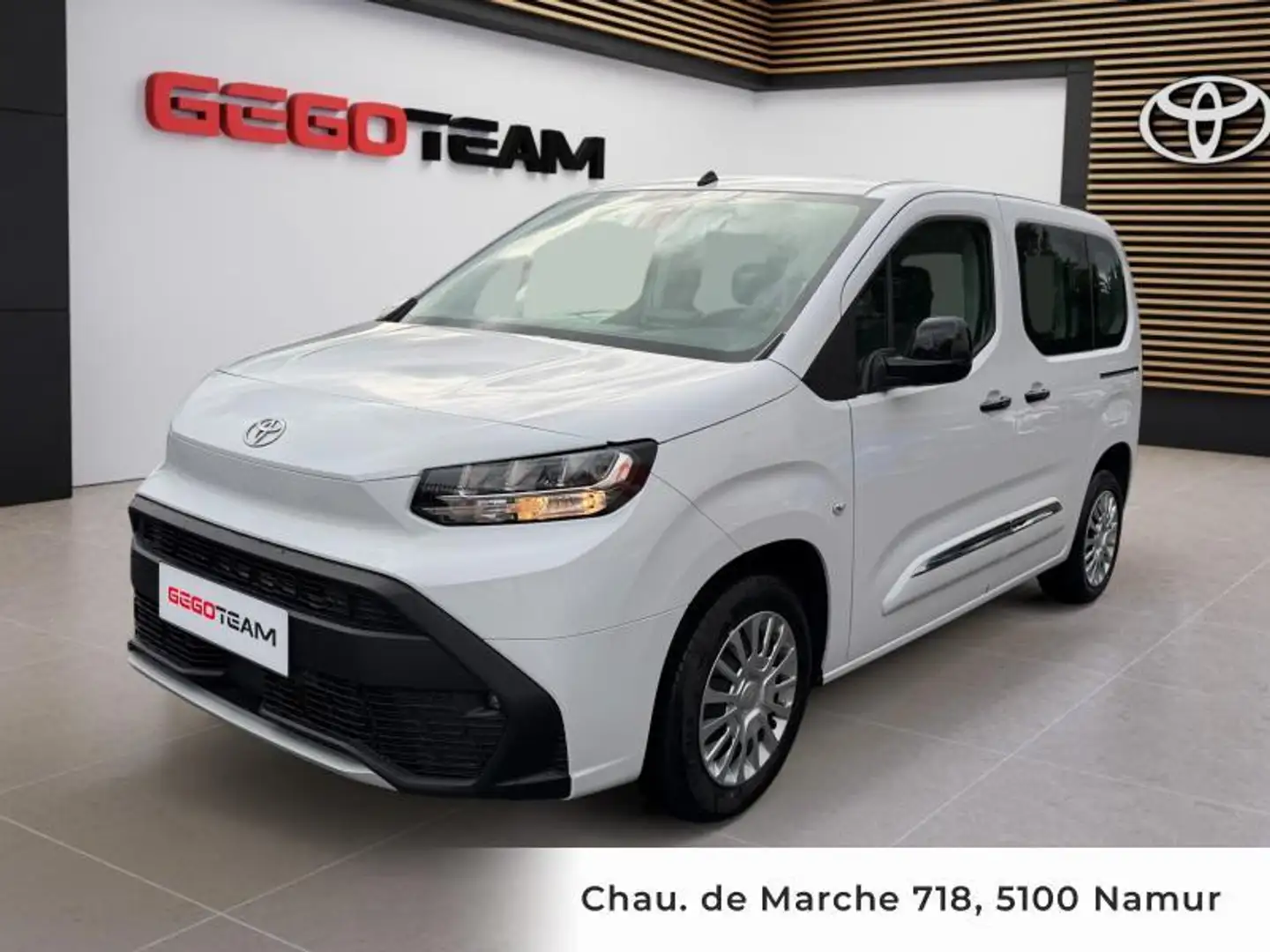 Toyota Verso Shuttle GP 5pl Wit - 1