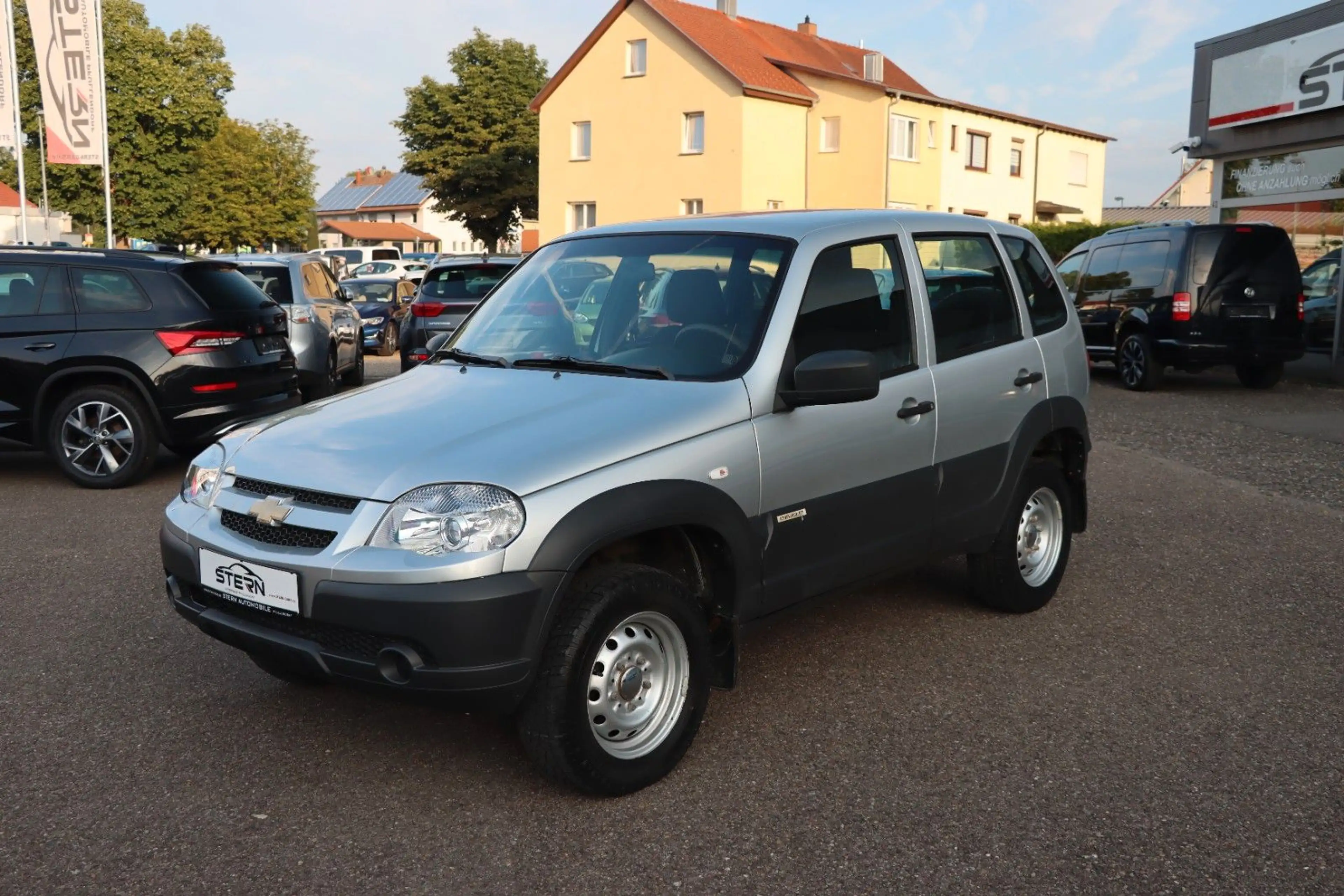 Chevrolet Niva 4x4 l 1.HAND l AHK l — photo 3