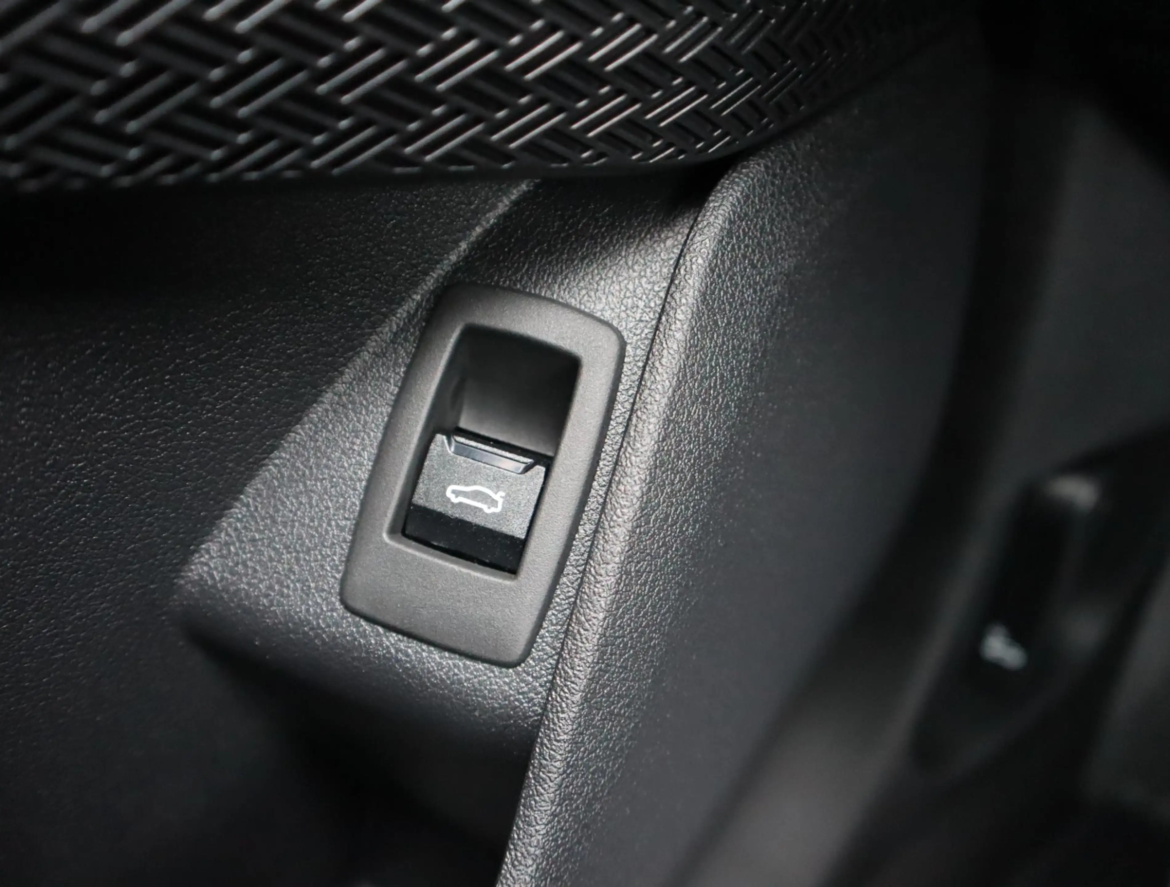 BMW X1 sDrive18i | Panorama | Camera | Trekhaak — photo 24