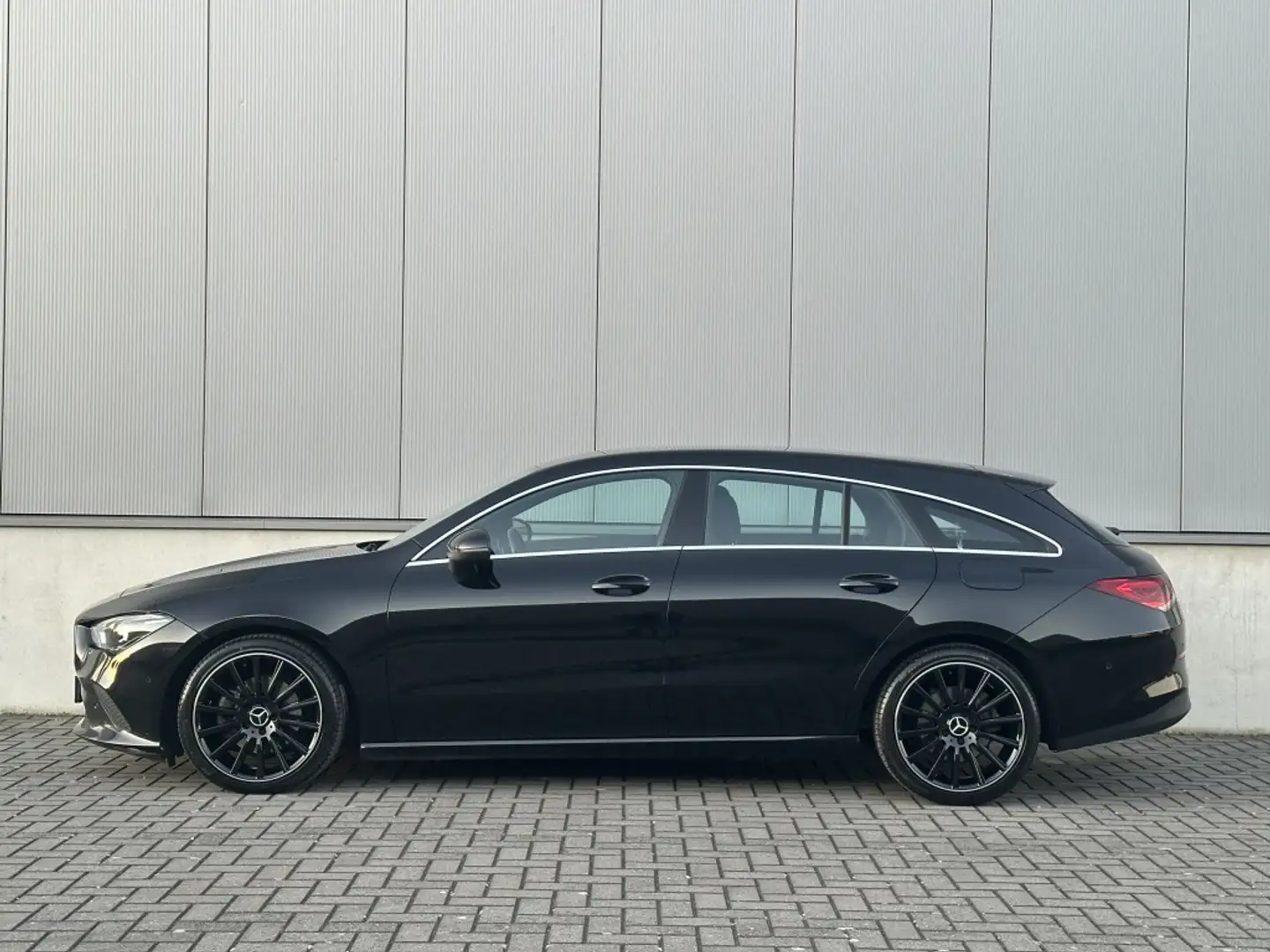 Mercedes-Benz CLA 180 Shooting Brake d Bns Sol. Lux. Aut WIDESCREEN CAME Zwart - 2