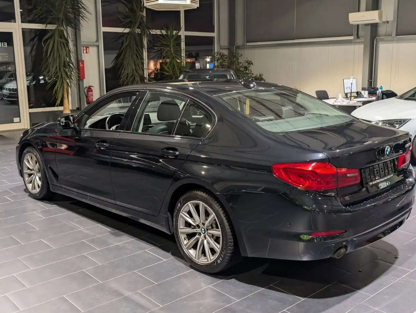 BMW 520 i Aut. Sport Line Klimaaut. Black - 2