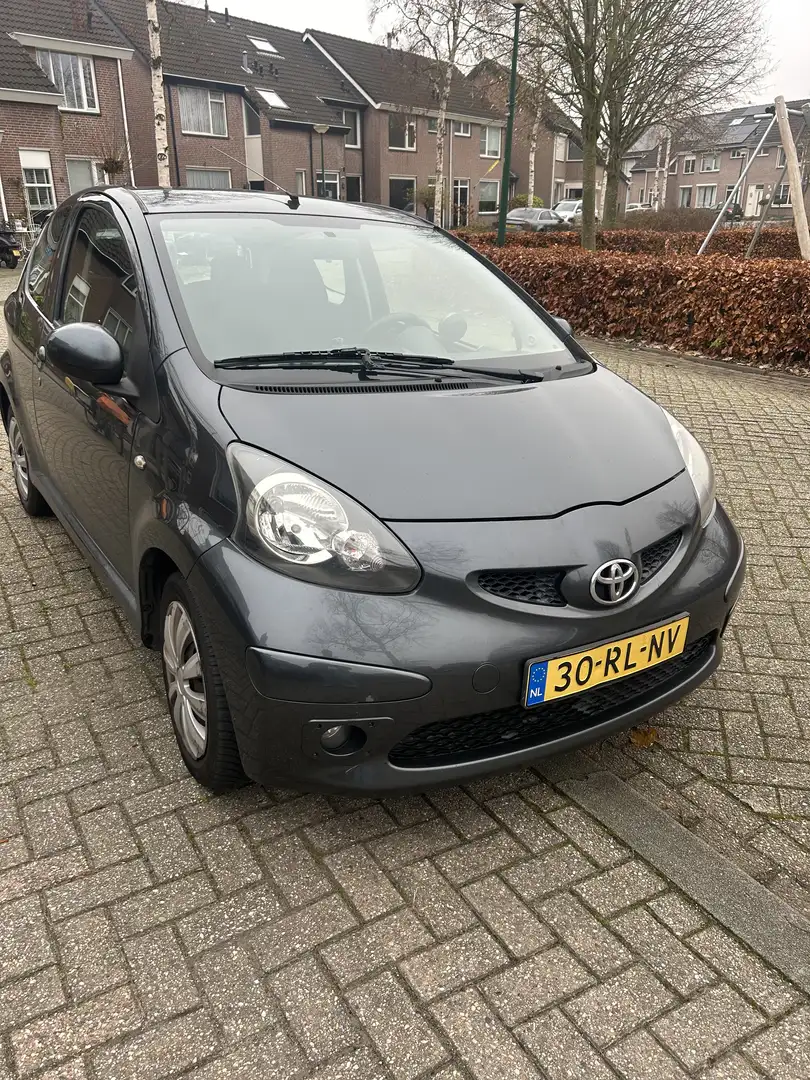 Toyota Aygo 1.0-12V Sport Grijs - 2