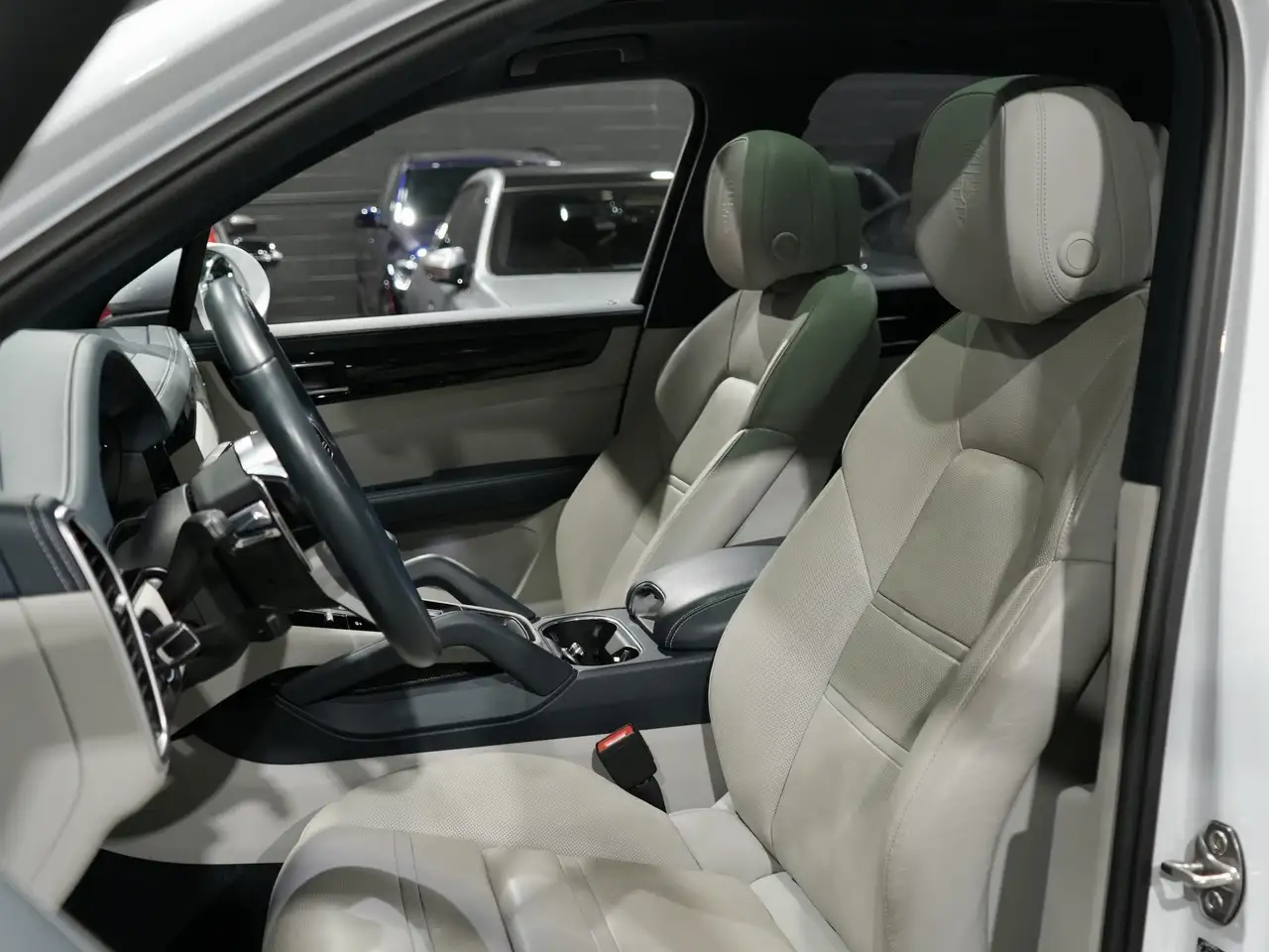 Porsche Cayenne снимка Porsche Cayenne