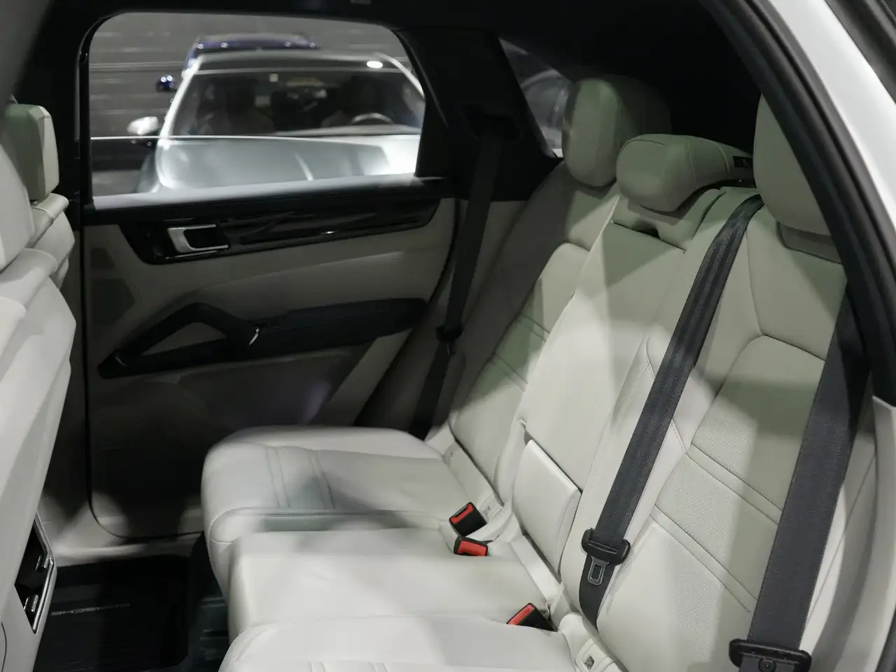 Porsche Cayenne снимка Porsche Cayenne